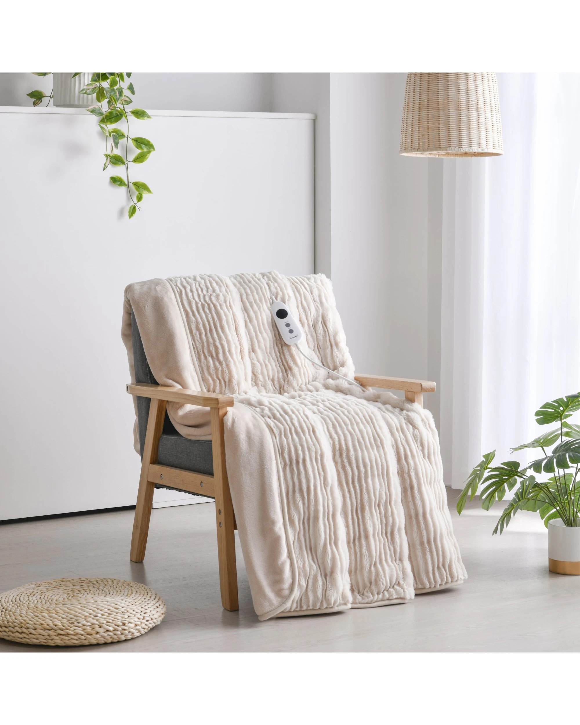 1 Dreamaker Millie Eyelash Fleece Reversible Heated Throw 130x160cm - Natural, 1 of 9