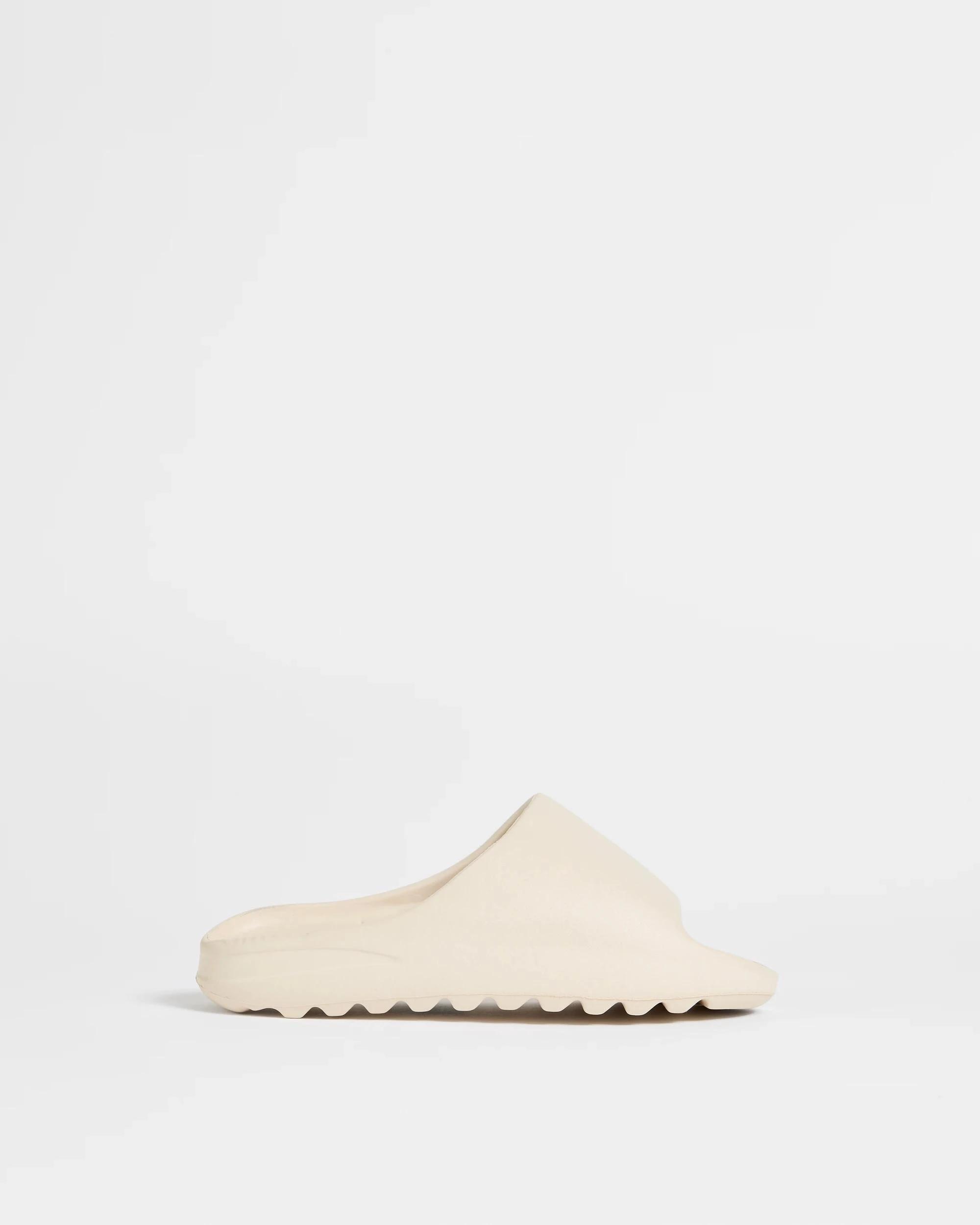 1 Target Girls Senior Moulded Pool Slides OFF WHITE, 1 of 3