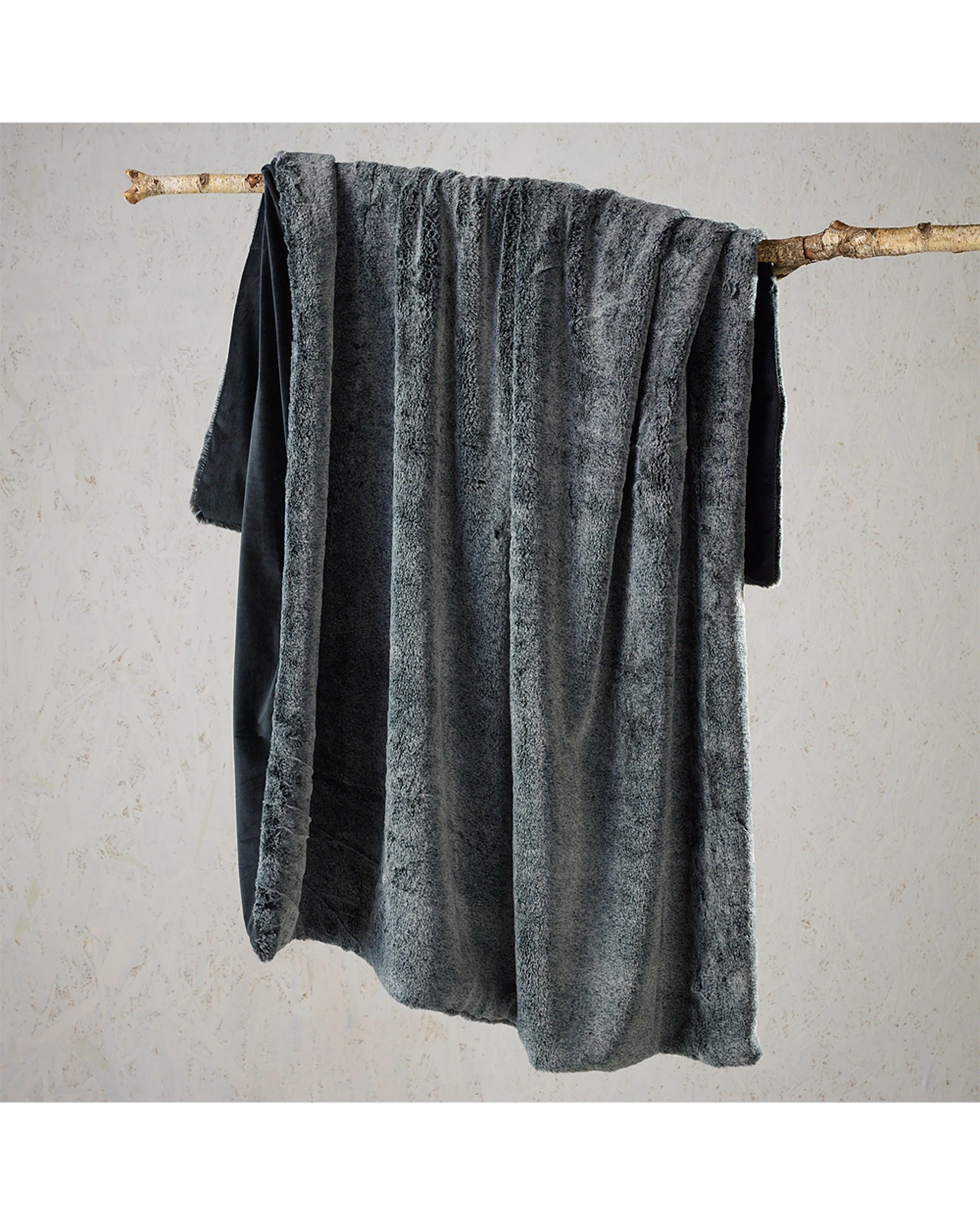 1 Bianca Hotham Throw Rug Lounge Soft Warm Blanket Polyester Coal - Grey, 1 of 1