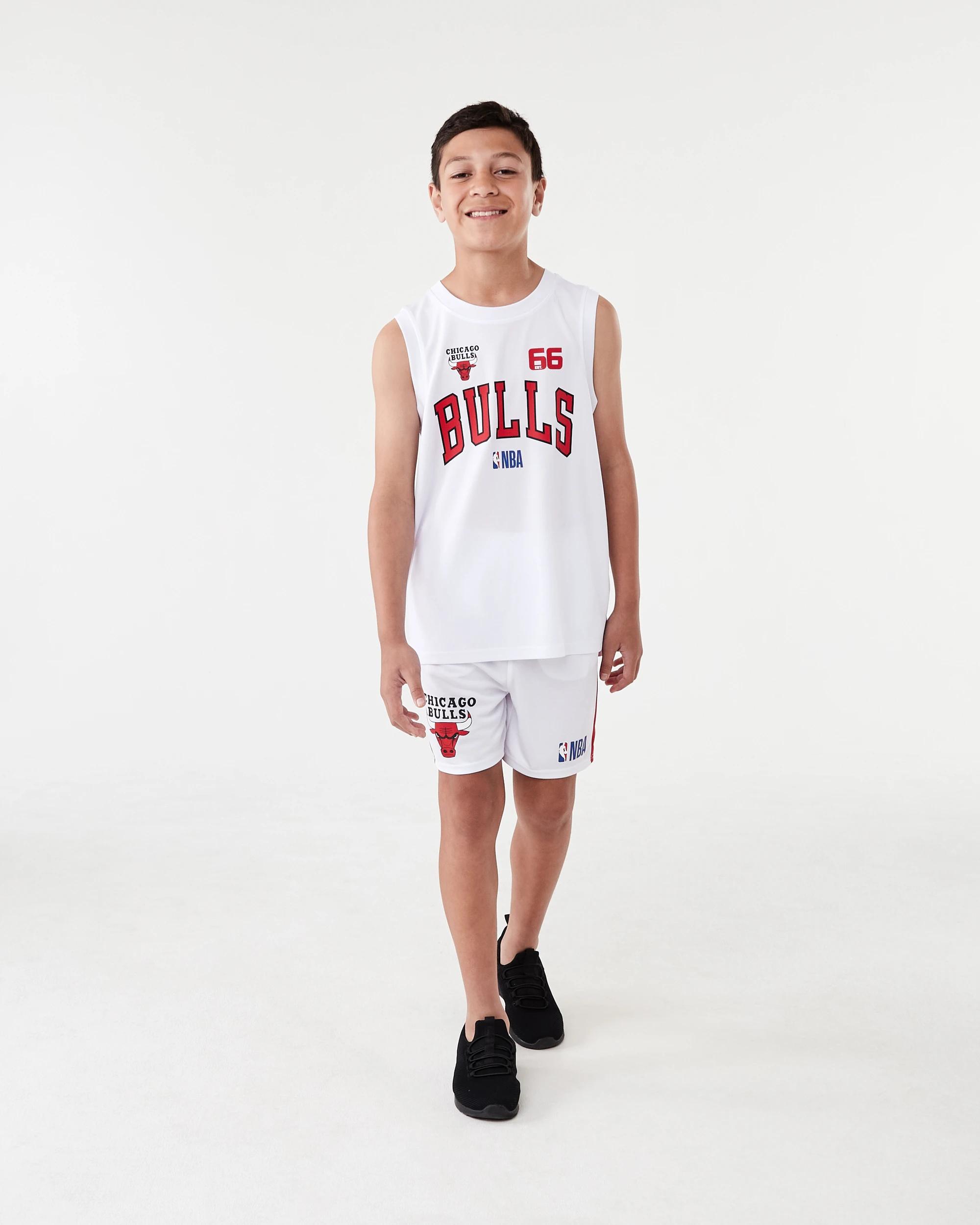 7 Official NBA Kids Mesh Shorts WHITE BULLS, 7 of 8