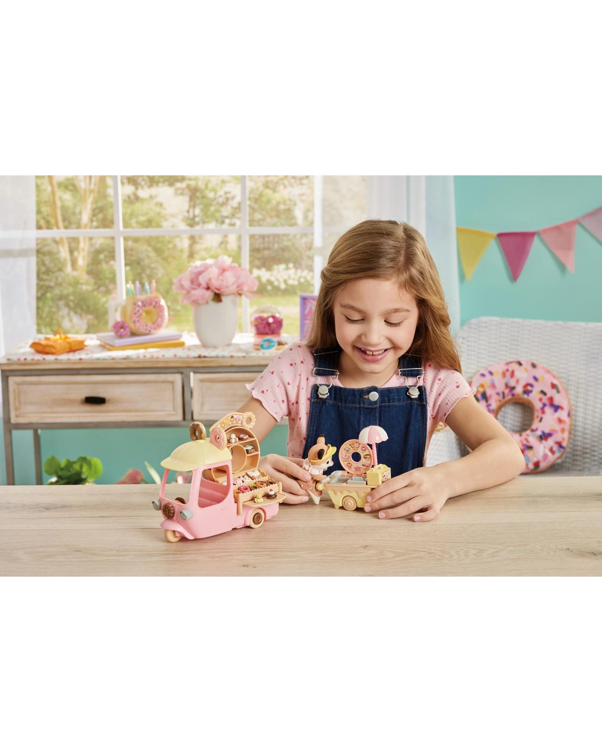 4 Sylvanian Families Dip Dip Donuts Wagon, 4 of 9