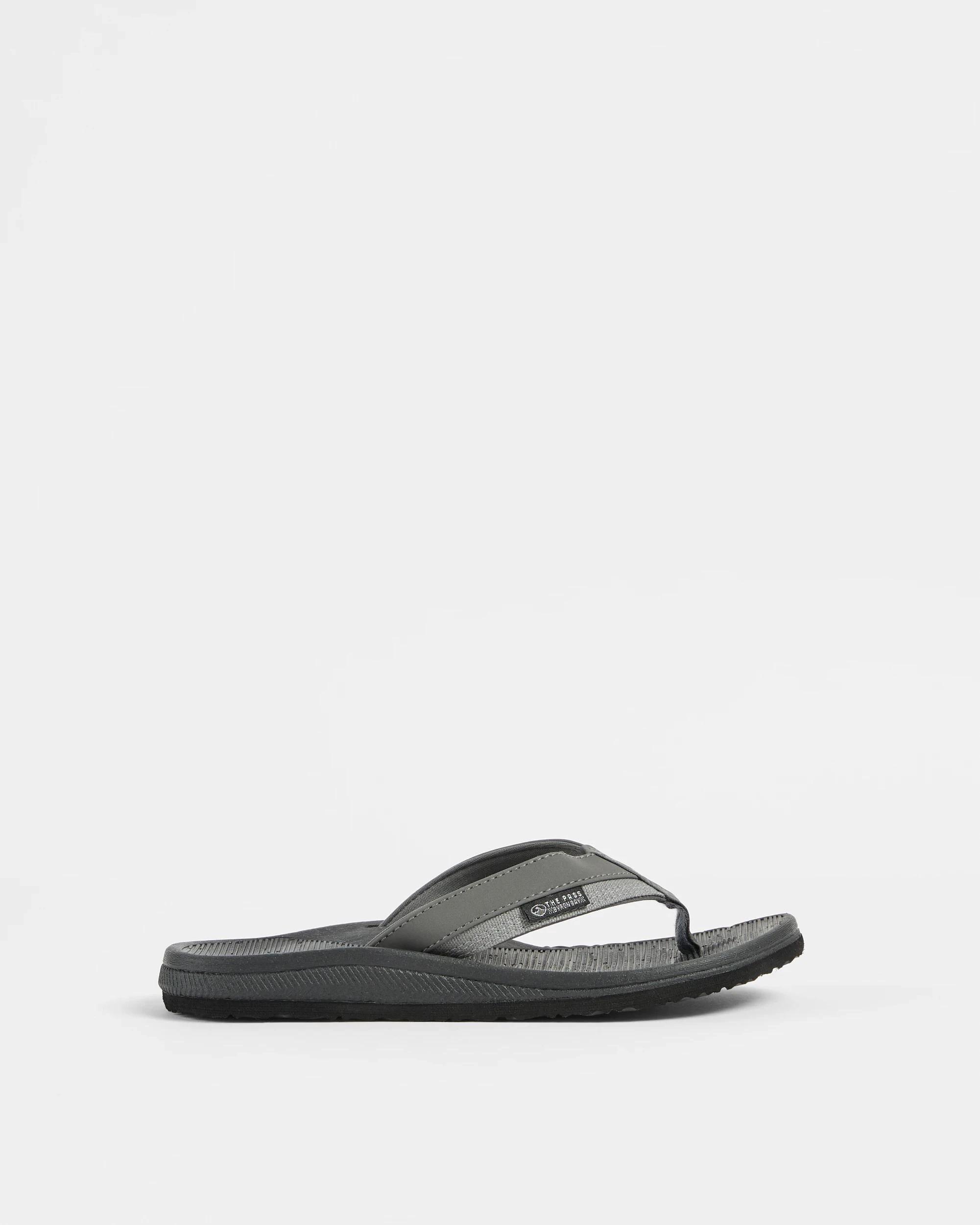 1 Target Youth Boys Senior Comfort Thongs BLACK, 1 of 3