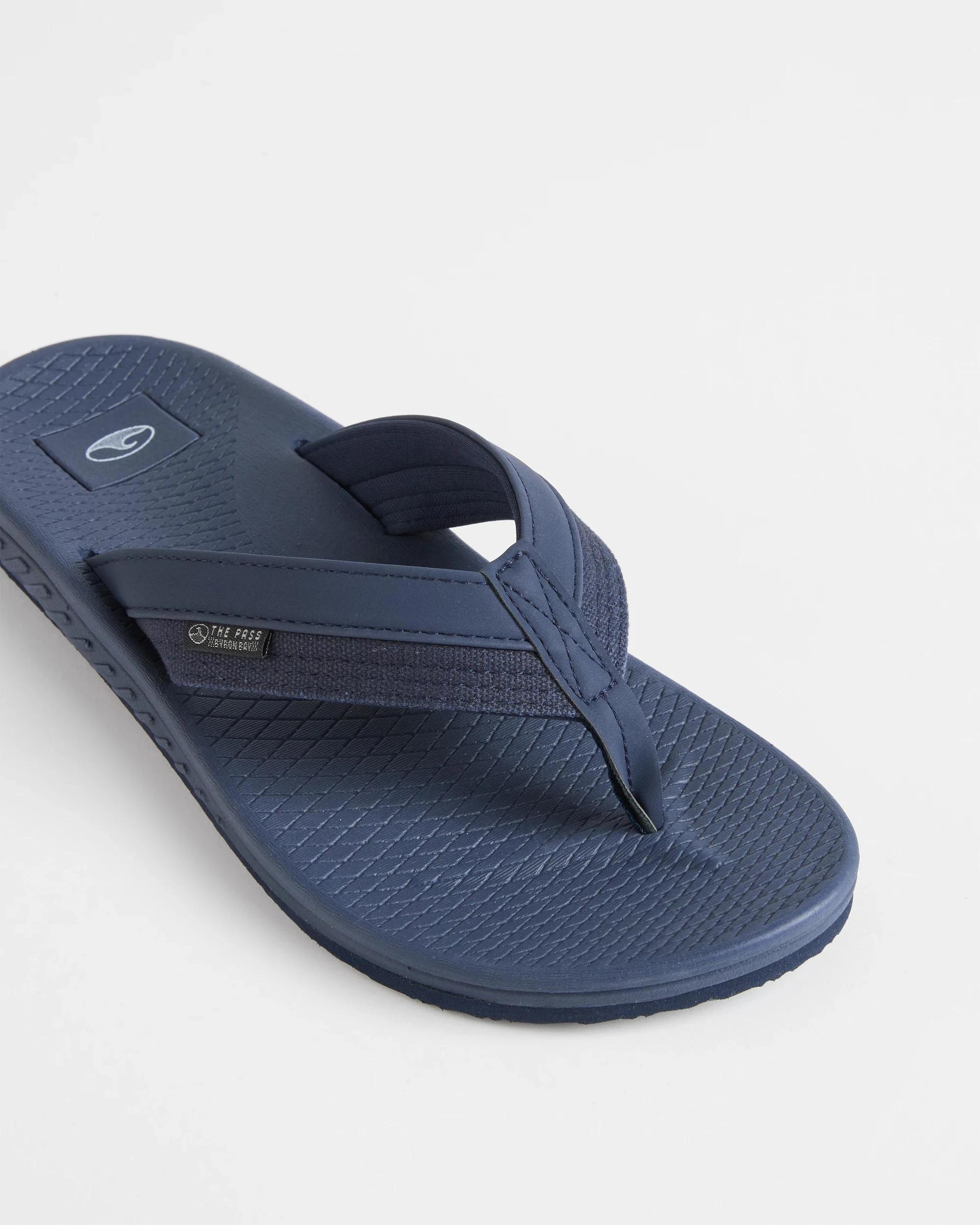 2 Target Man Mens PU Comfort Thongs NAVY, 2 of 3