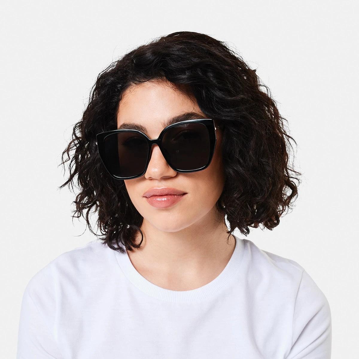 5 Classic Square Frame Sunglasses Smoke Blk, 5 of 6