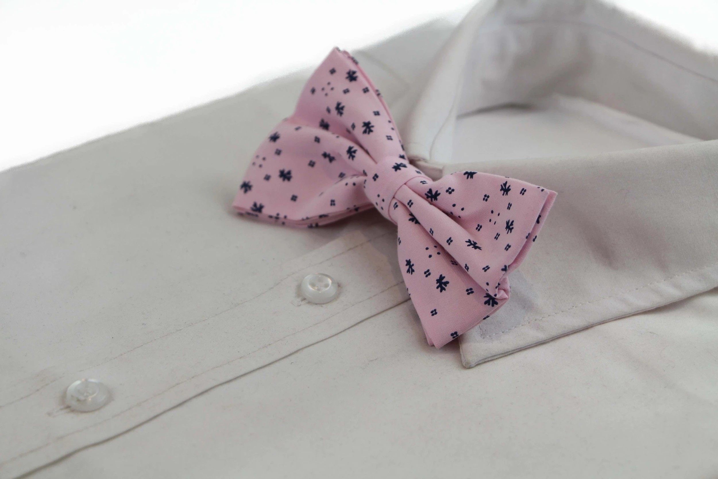 1 Zasel Mens Light Pink Preppy Leaf & Dots Patterned Cotton Bow Tie - Multi, 1 of 4