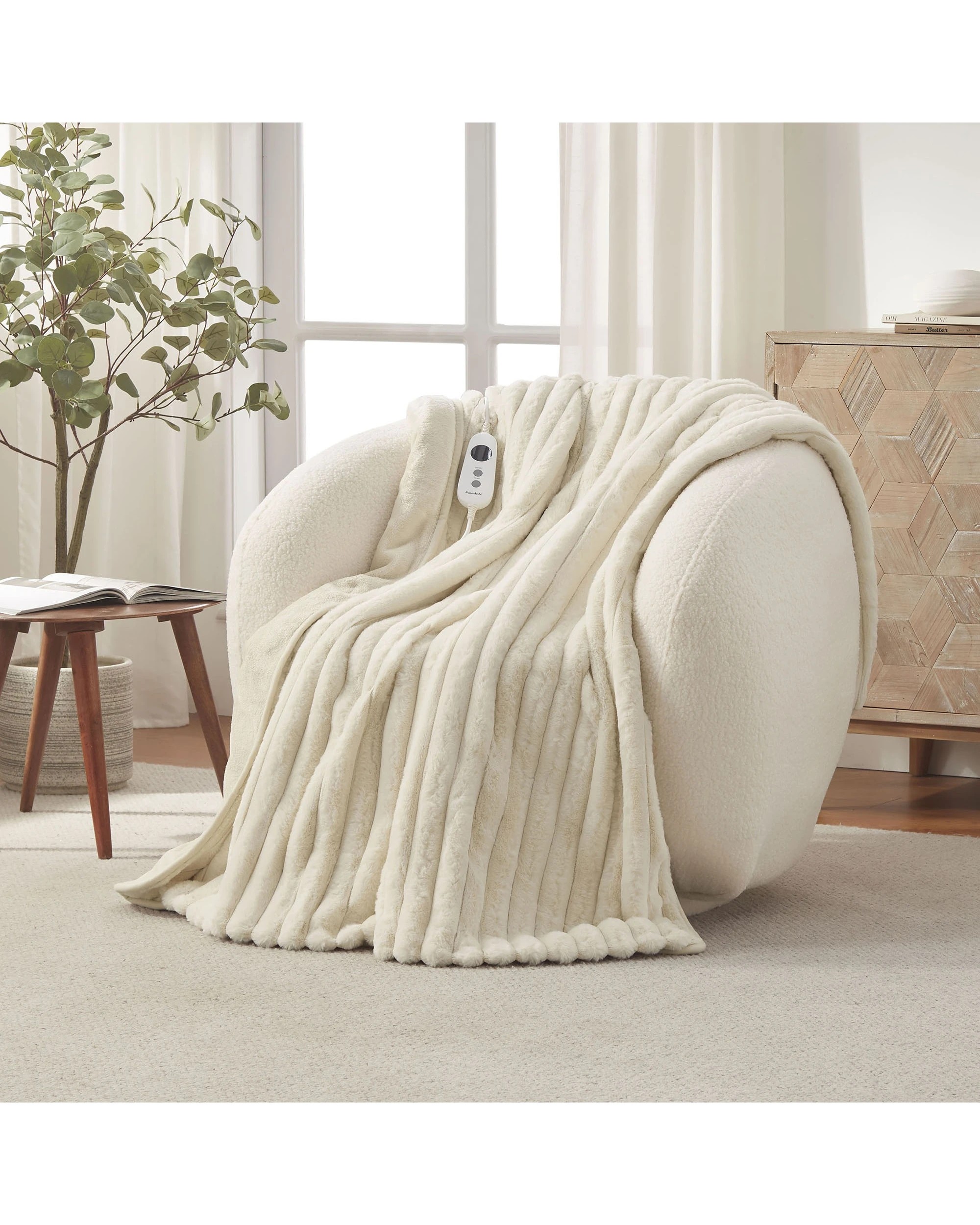 1 Dreamaker Cirra Chunky Embossed Fleece Heated Throw 130x160cm - Natural, 1 of 10