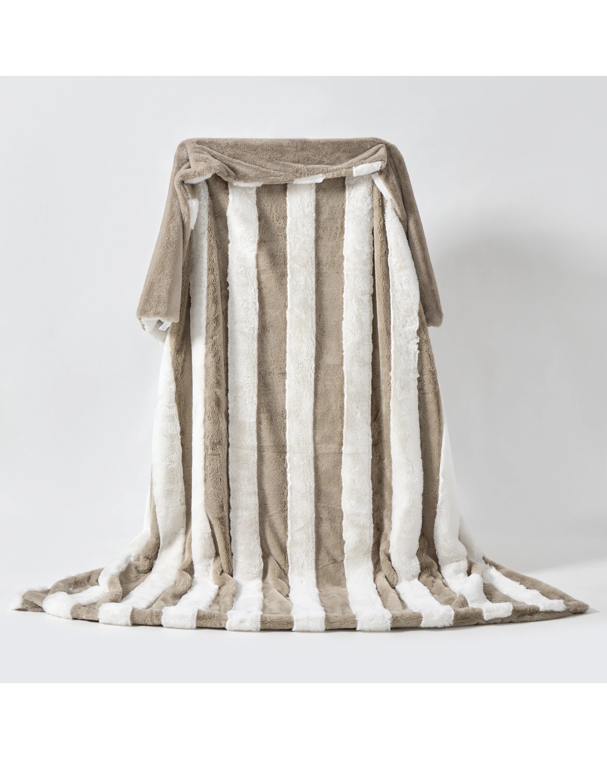 6 Dreamaker Denver Carved Stripe Faux Fur Throw 180x200cm - Natural, 6 of 8