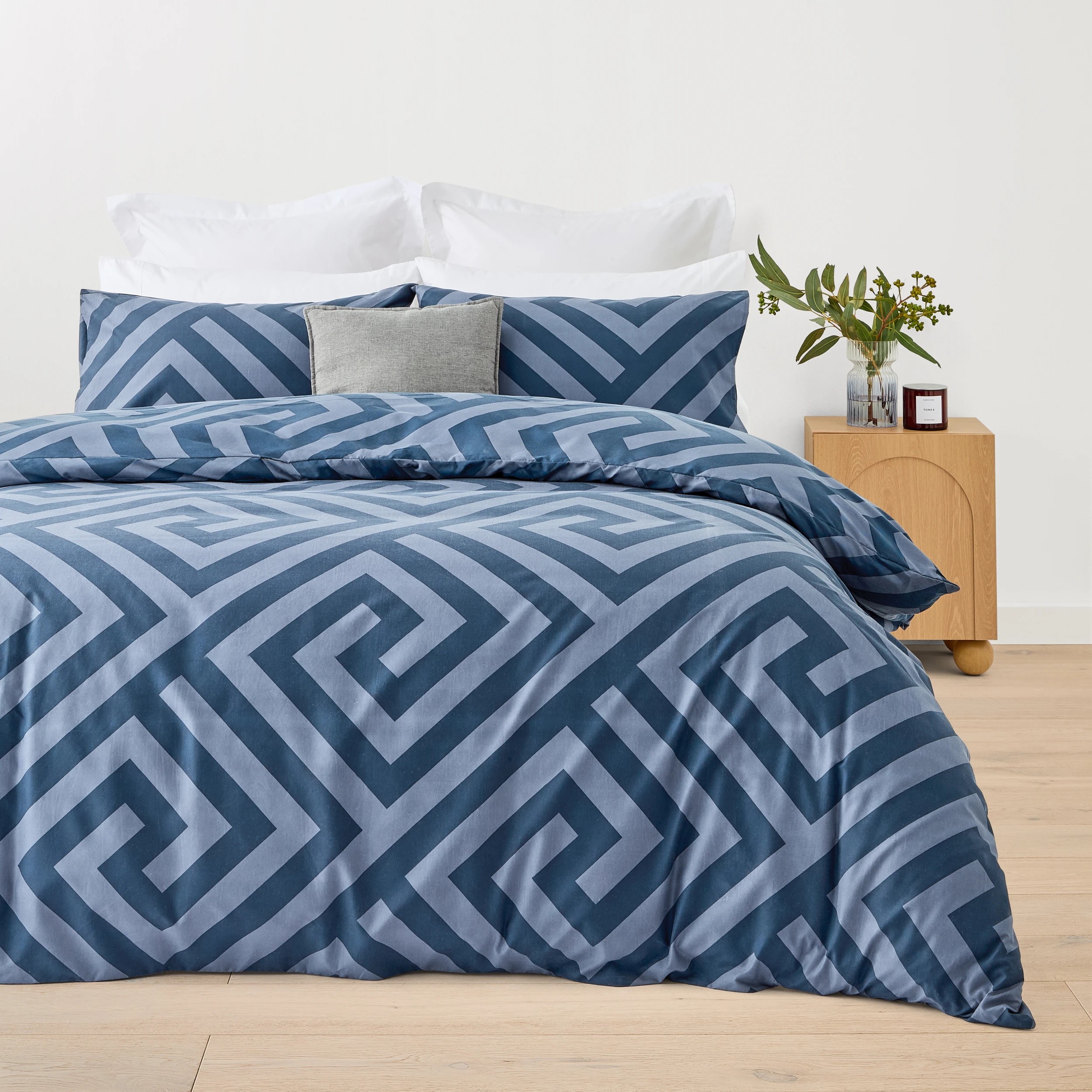 1 Saxon Quilt Cover Set - Double Bed, Dark Blue, 1 of 6