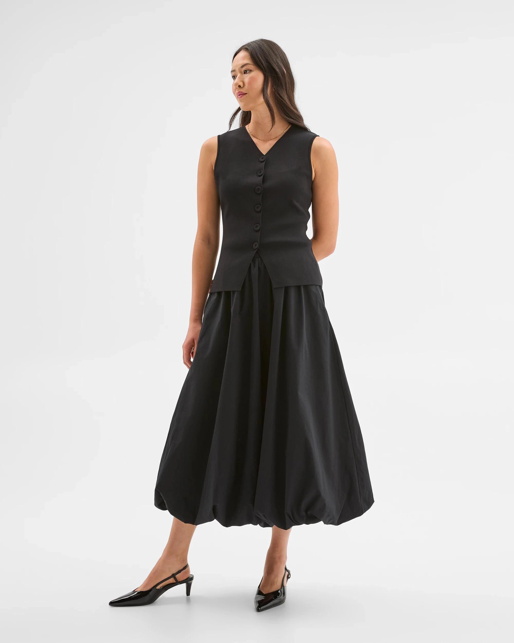 2 Preview Sleeveless Crepe Knit Vest BLACK, 2 of 9