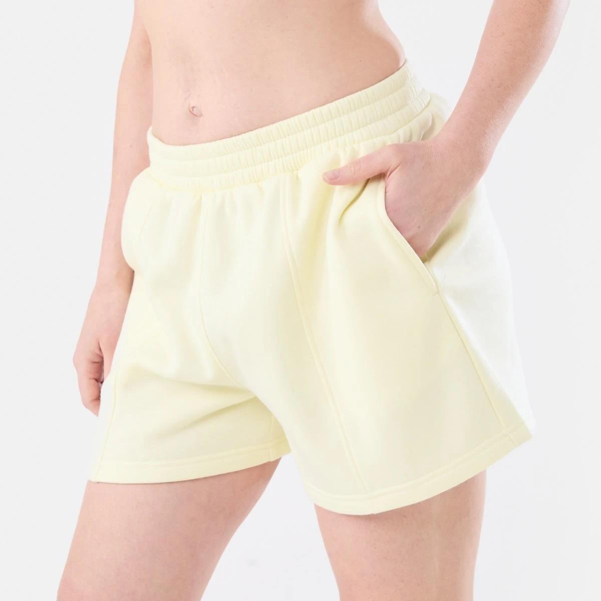 2 Active Womens Front Seam Fleece Shorts LEMON MIST, 2 of 5