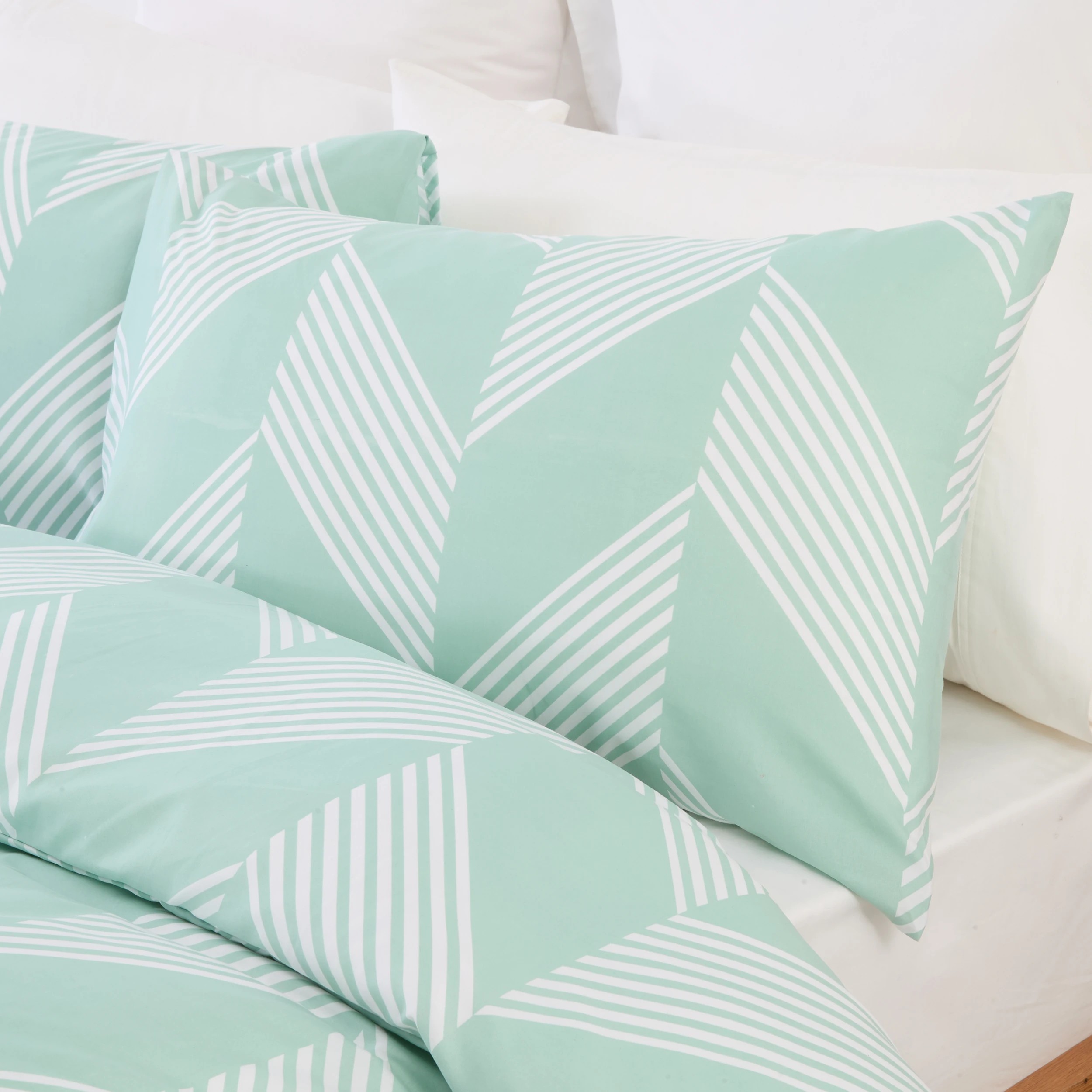 2 Luca Quilt Cover Set - Queen Bed, 2 of 7