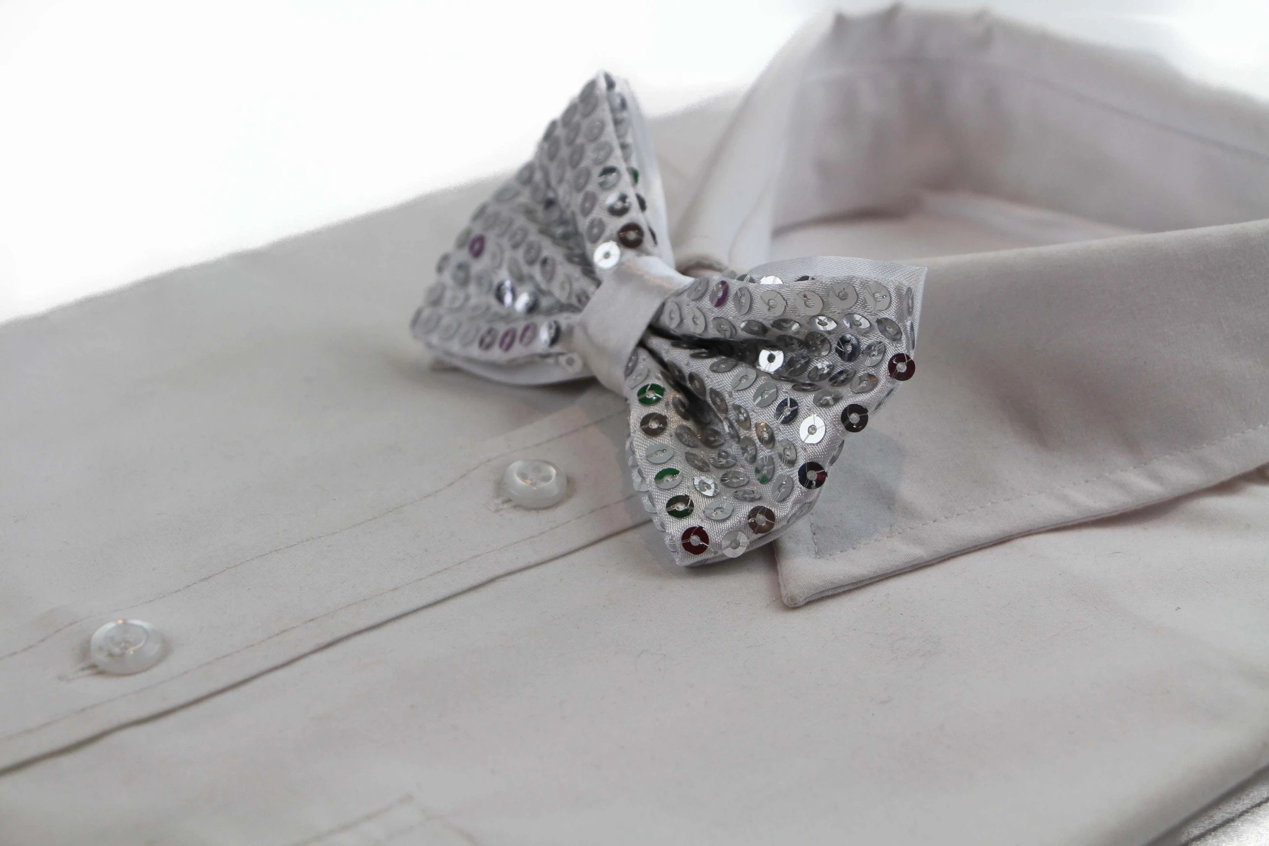 1 Zasel Mens White Sequin Patterned Bow Tie - White, 1 of 4