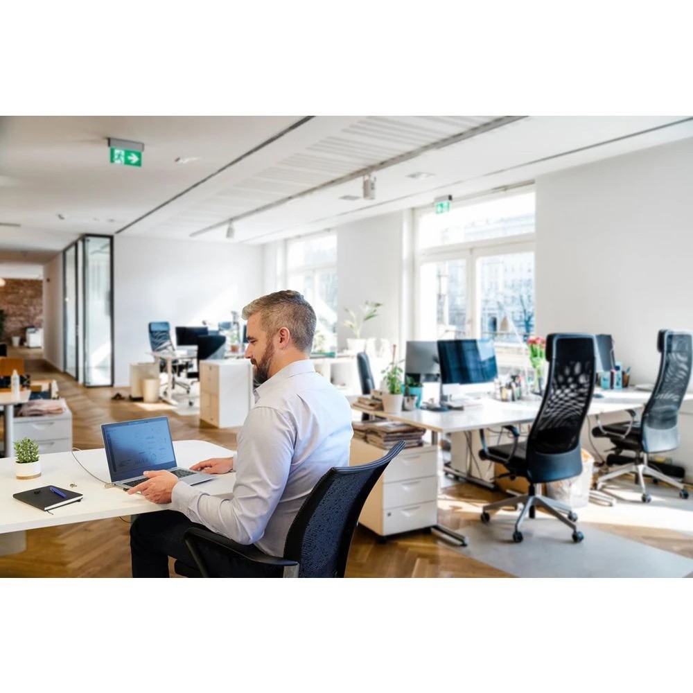 4 Kensington MagPro Privacy Screen 16:10 13", 4 of 4