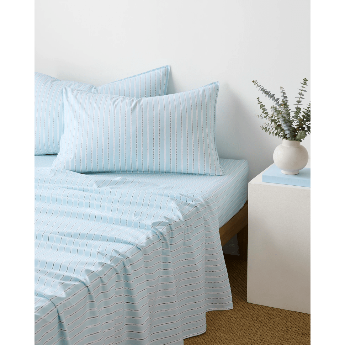 1 Target Bodie Australian Cotton Striped Sheet Set
 - King Bed
 - Green, 1 of 2