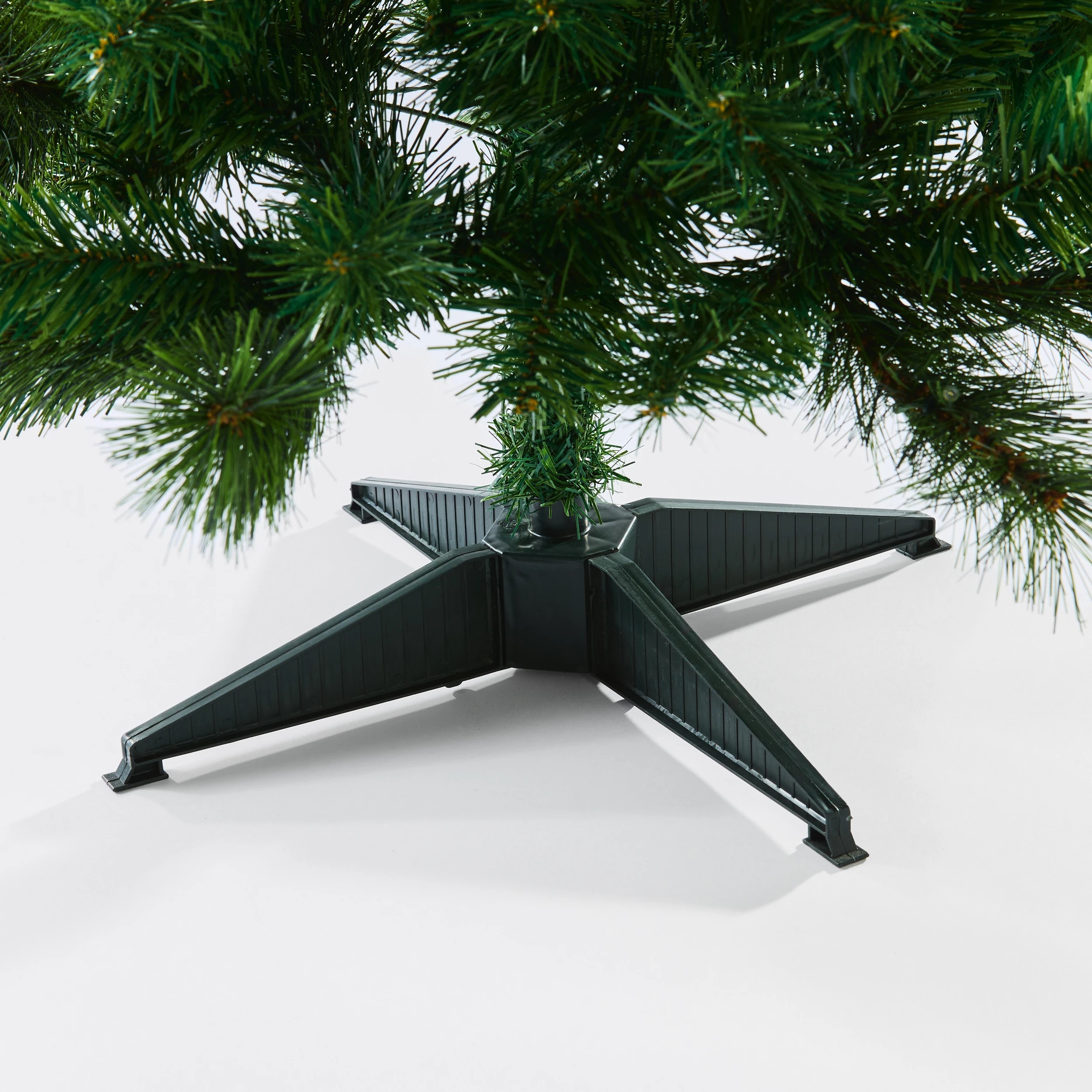 7 1.22m (4ft.) Green Prelit Christmas Tree, 7 of 8