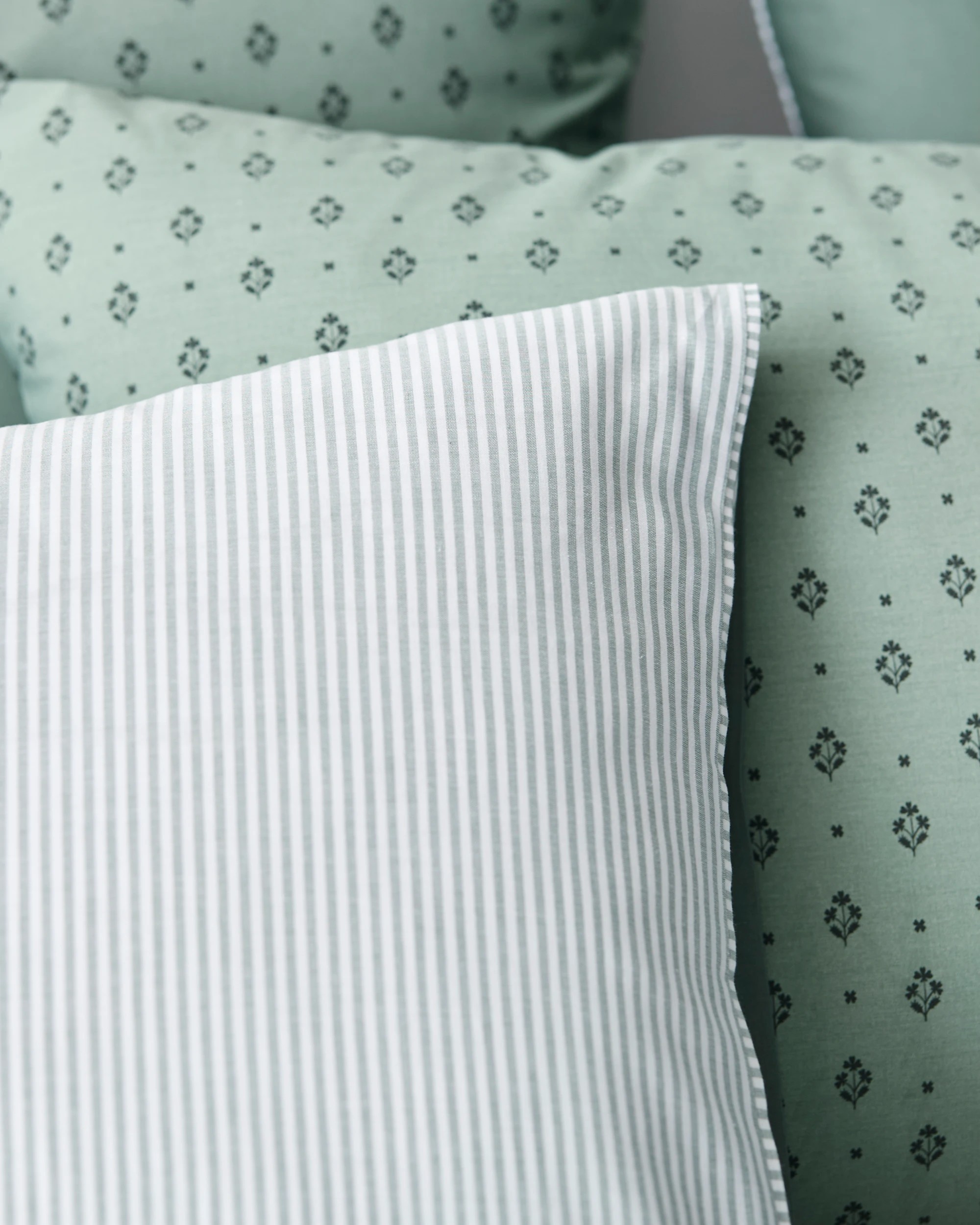 8 Target Hampton Comforter Set - King Bed - Green, 8 of 10