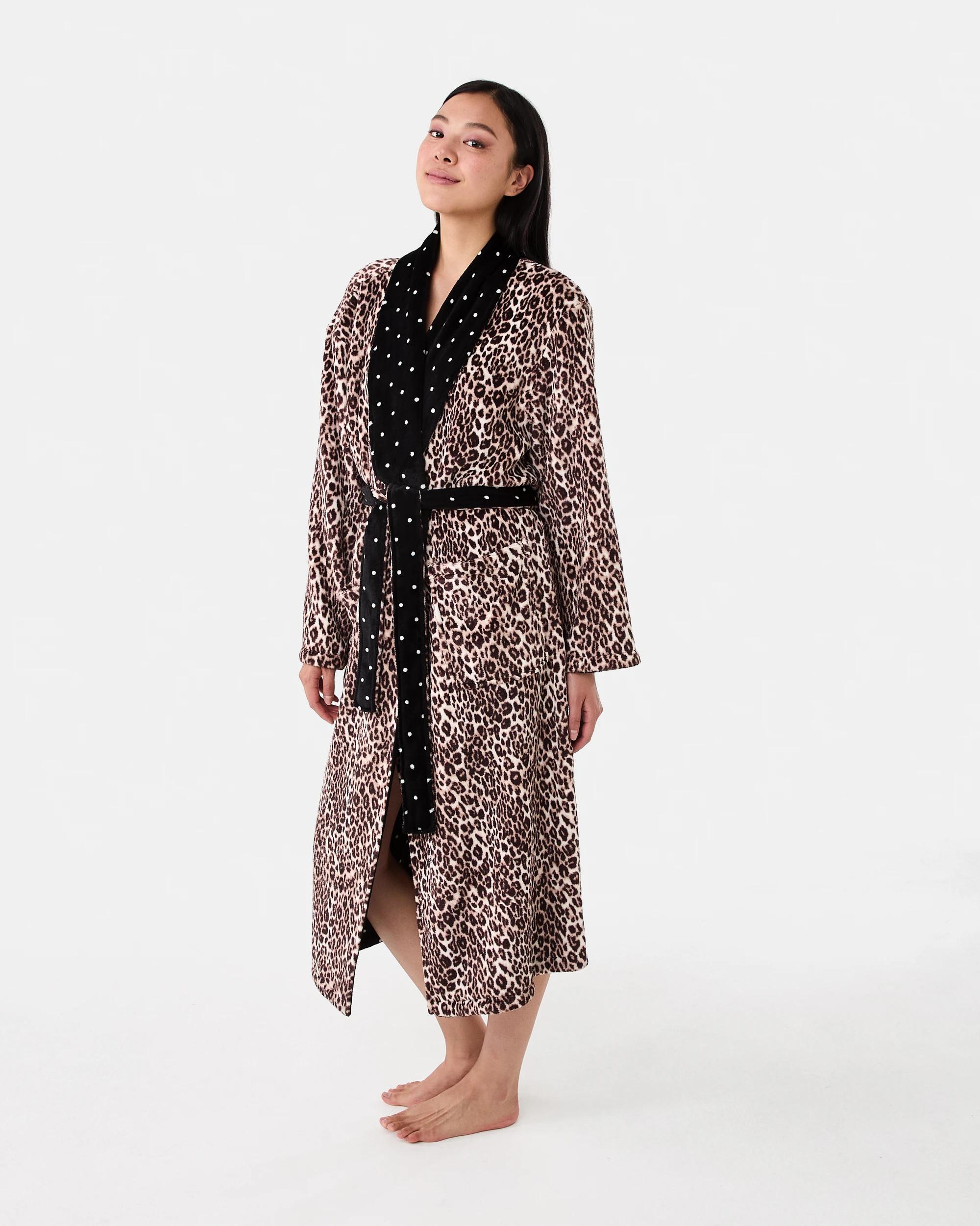 3 Reversible Printed Gown Leo Spot, 3 of 9