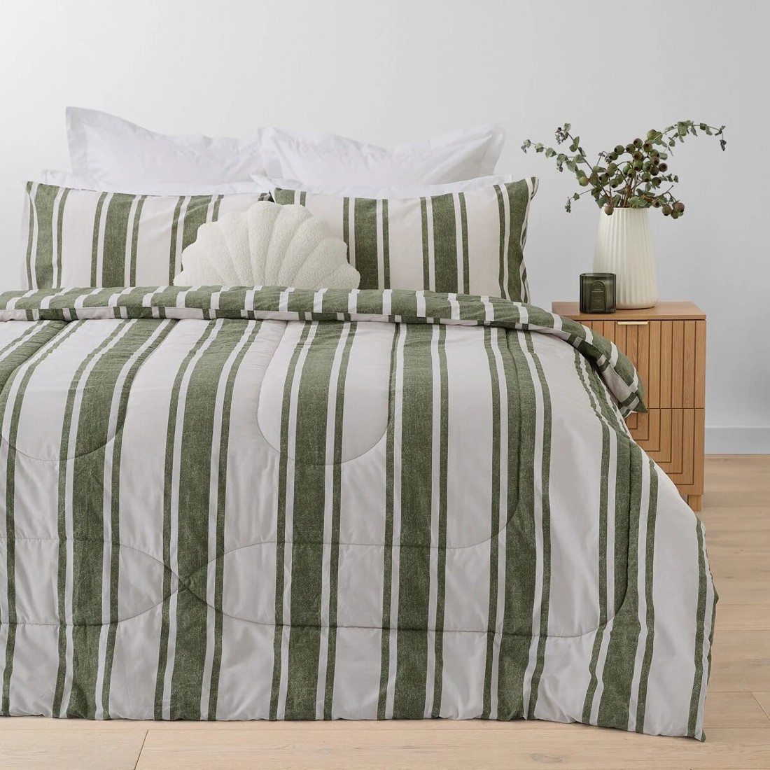 1 Eden Reversible Comforter Set - Queen Bed, Green, 1 of 7