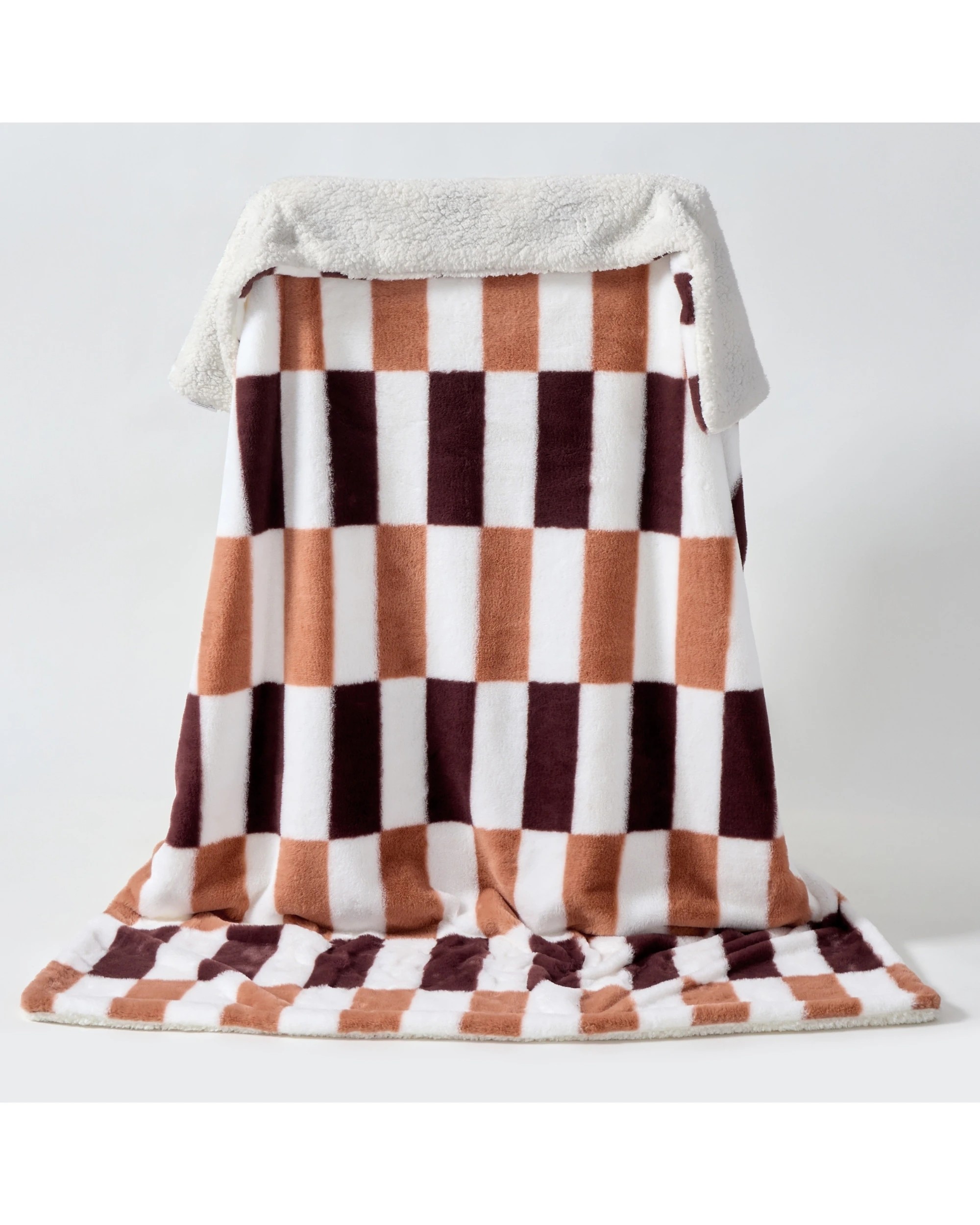 7 Dreamaker Alma Faux Fur Throw 130x170cm - Chocolate Mousse, 7 of 7