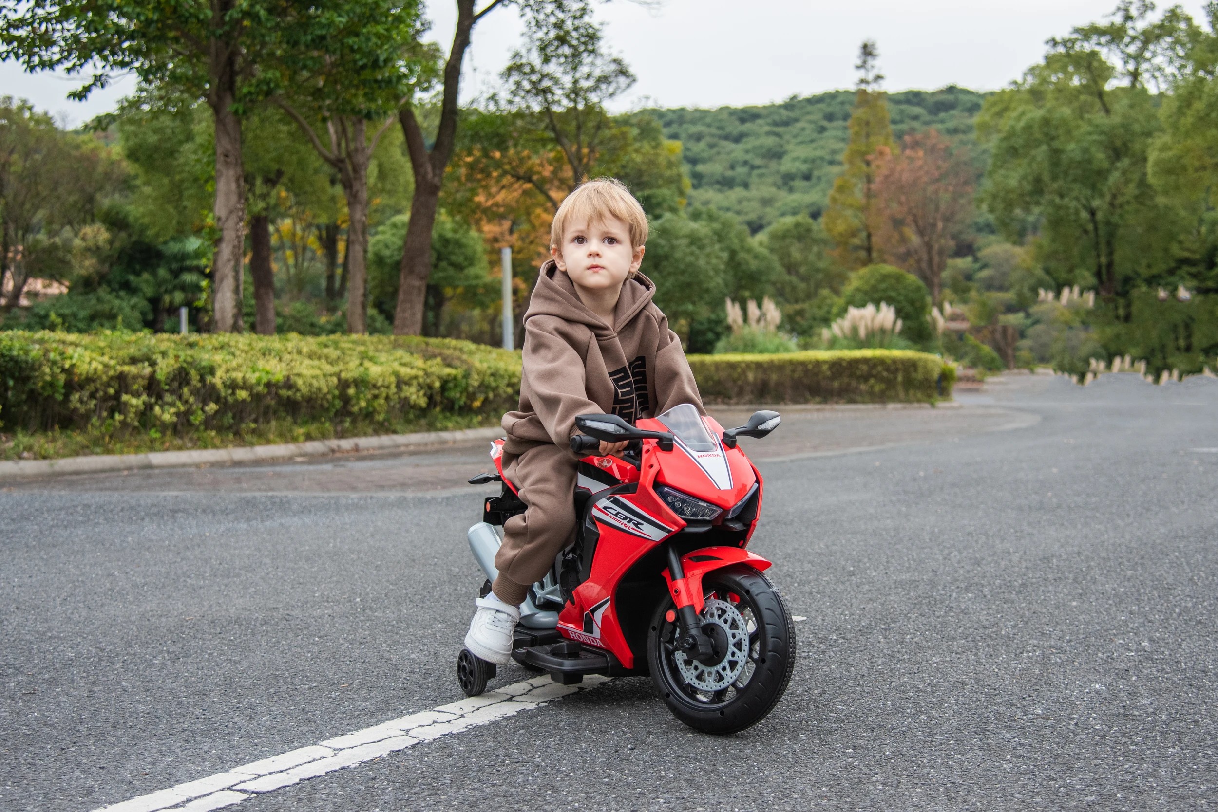 10 Honda Motorbike CBR 1000 12V Ride On - Red, 10 of 10