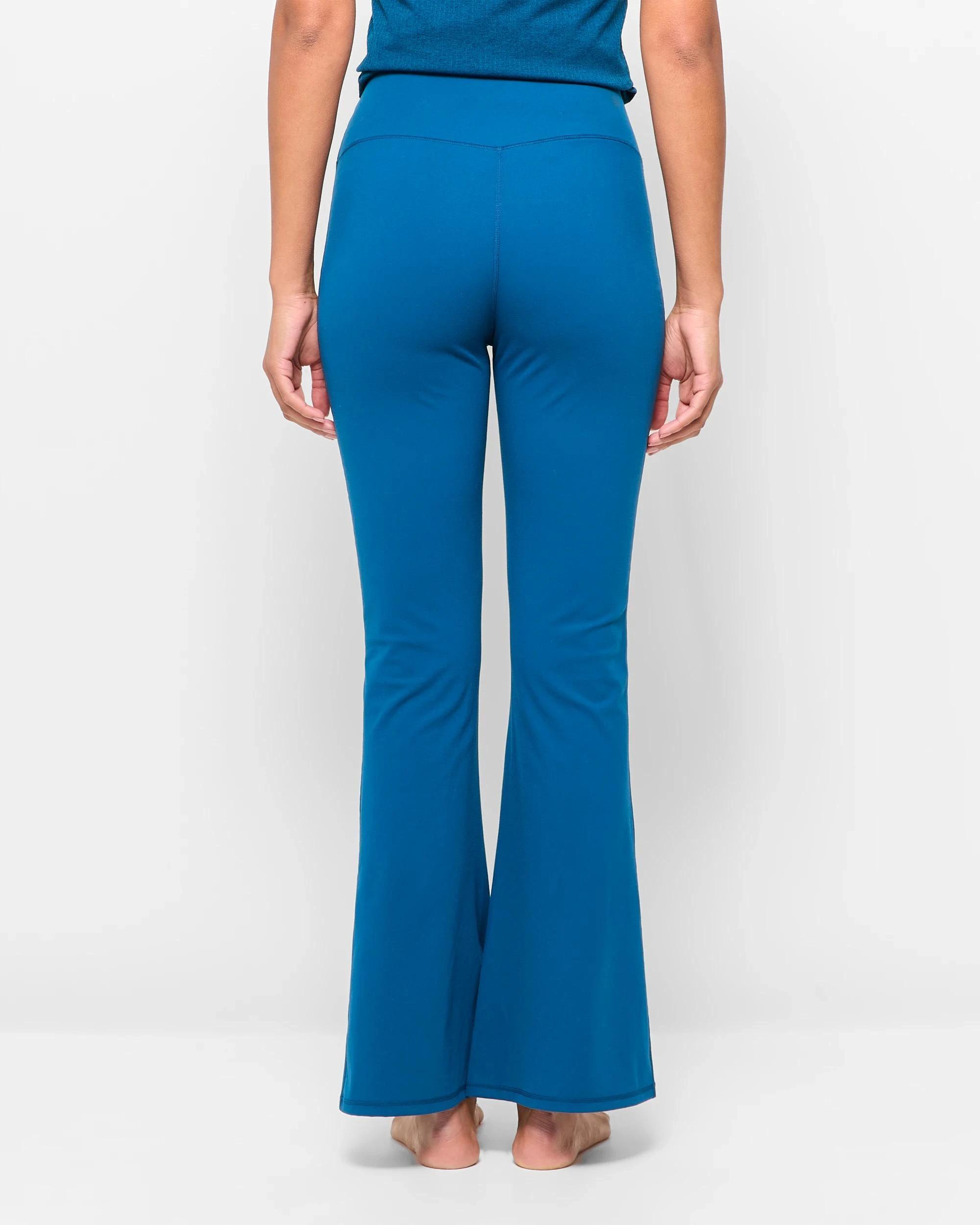 4 Target Active Studio Soft Yoga Flare Pants ECLIPSE BLUE, 4 of 5