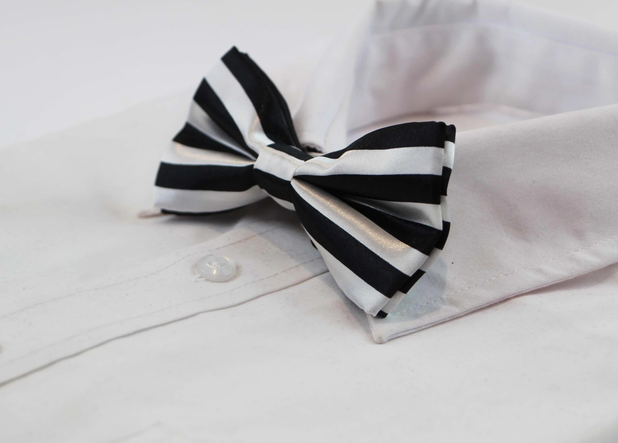 1 Zasel Mens Black & White Thick Horizontal Striped Patterned Bow Tie - Multi, 1 of 4