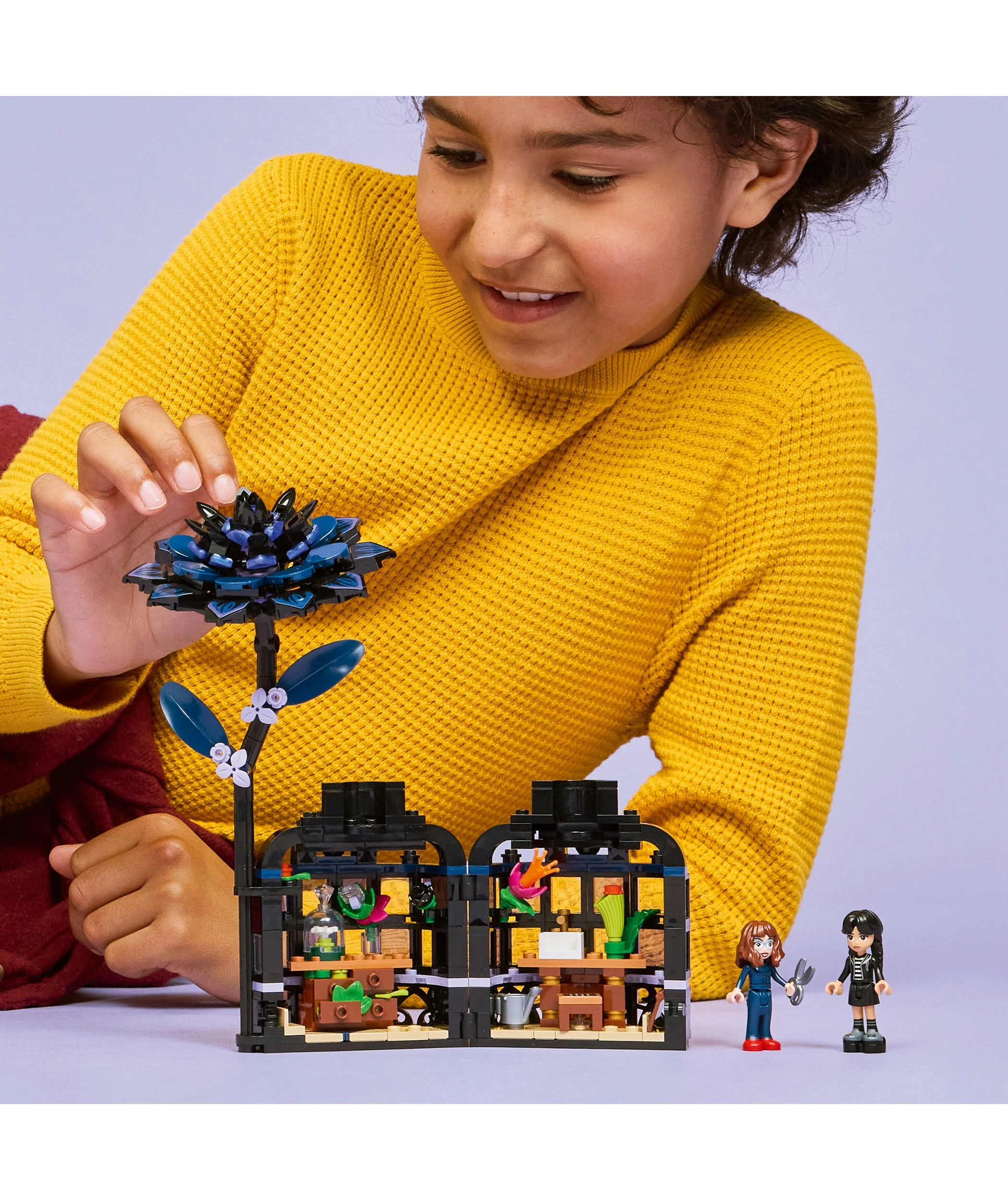 8 LEGO Wednesday Black Dahlia Flower 76784, 8 of 10