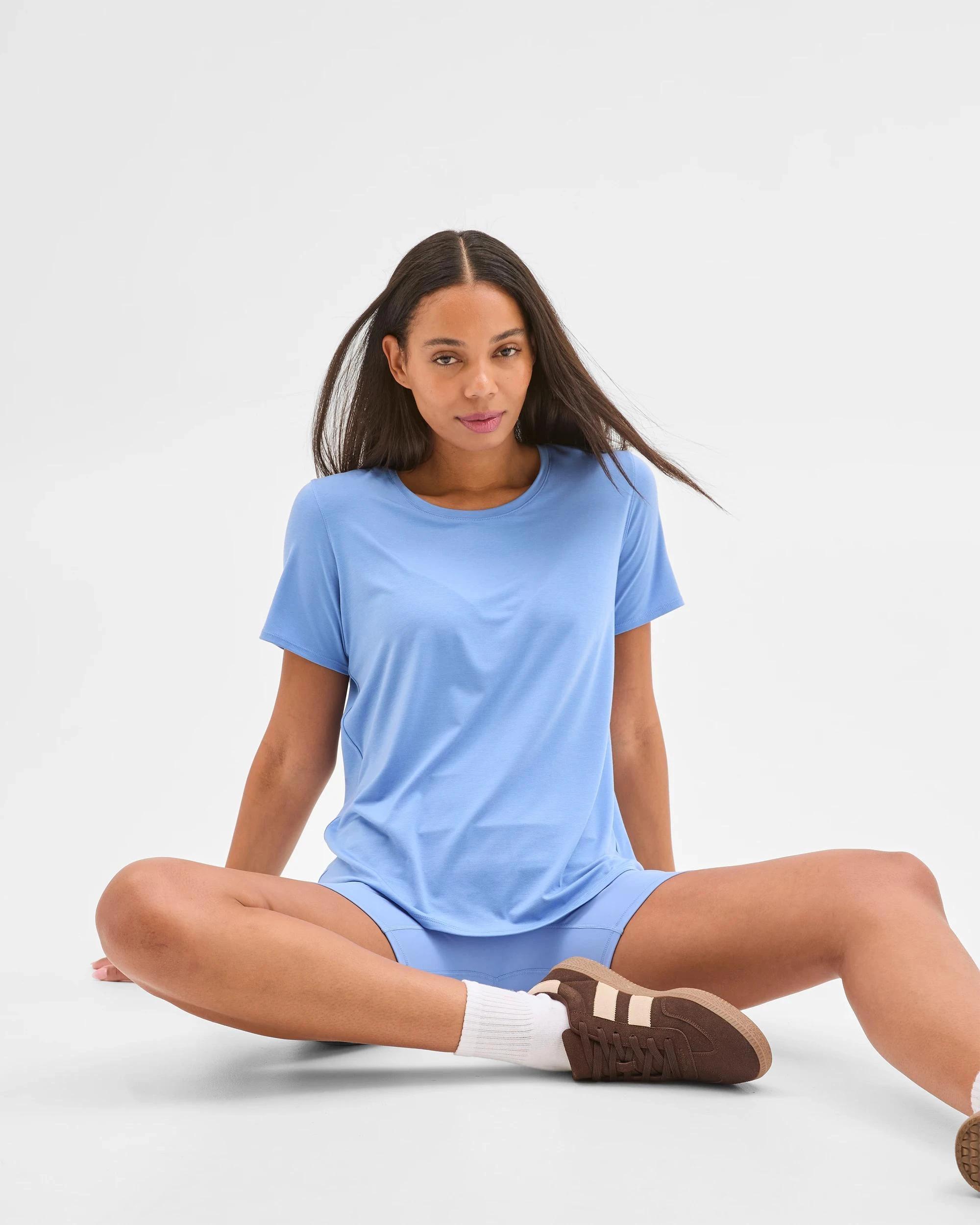 2 Target Active Twist Back Running T-Shirt SKY, 2 of 8