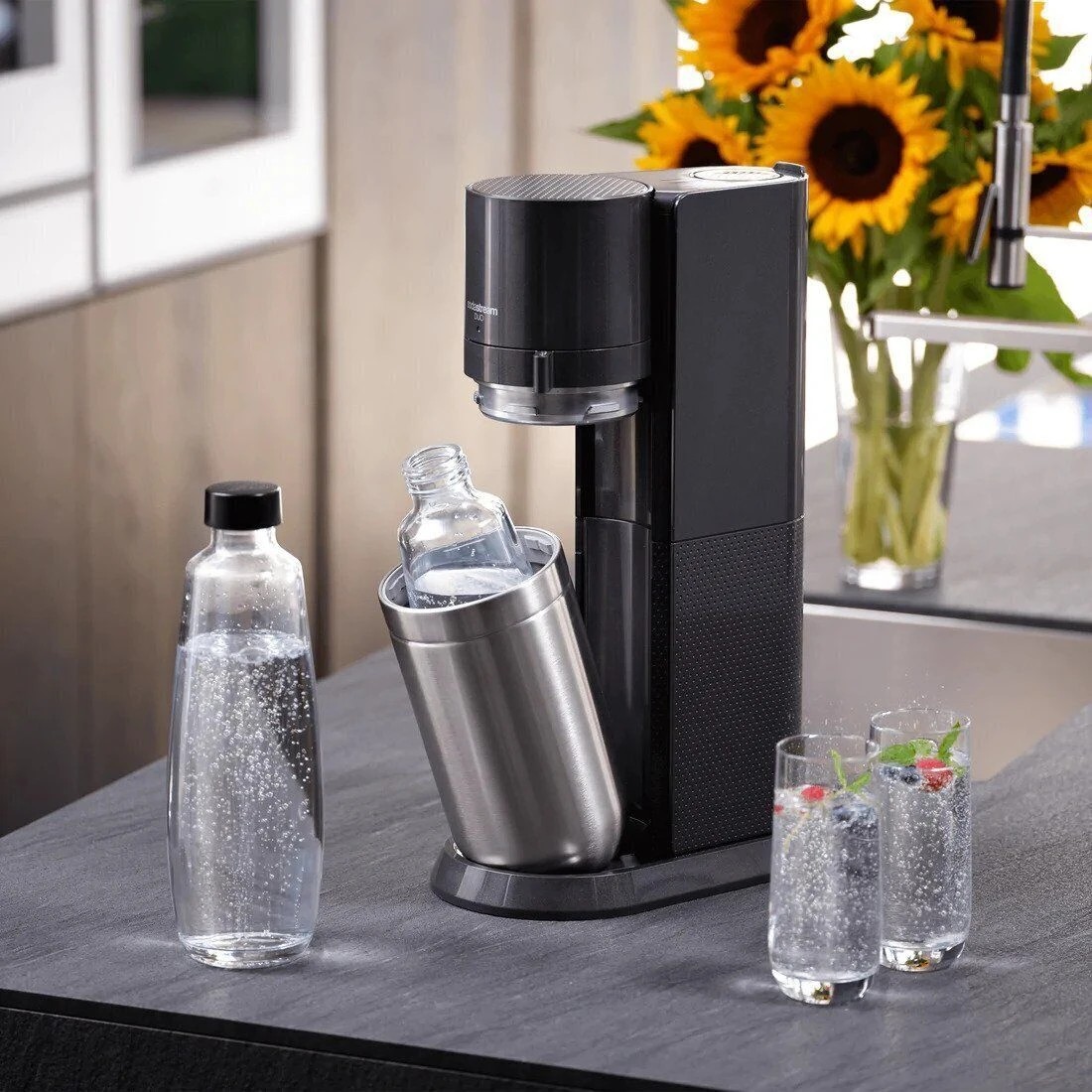 2 SodaStream DUO Sparkling water maker - Black, 2 of 3