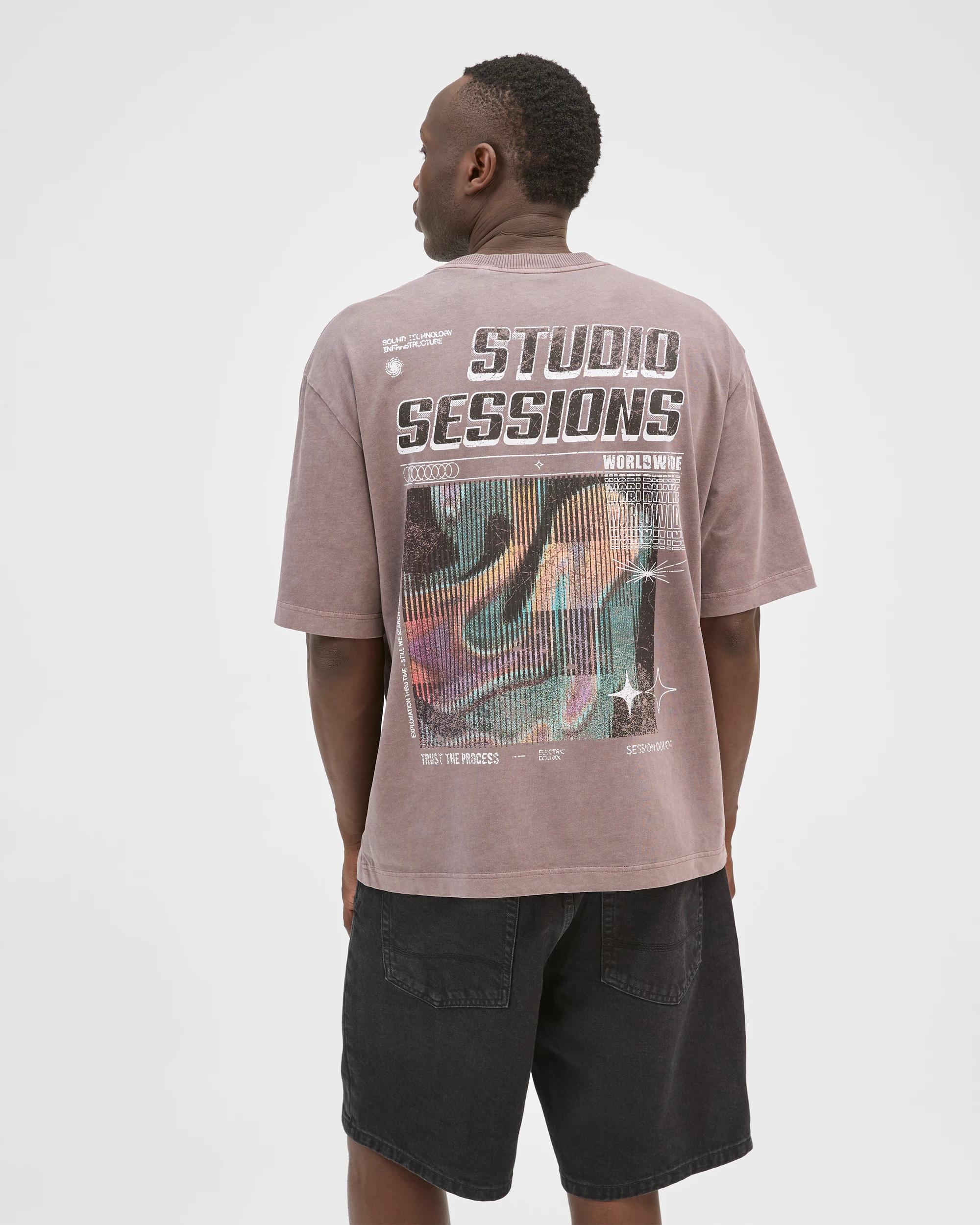 6 Commons Australian Cotton Graphic Oversized T-Shirt RED SPARROW/STUDIO SESSIONS, 6 of 6