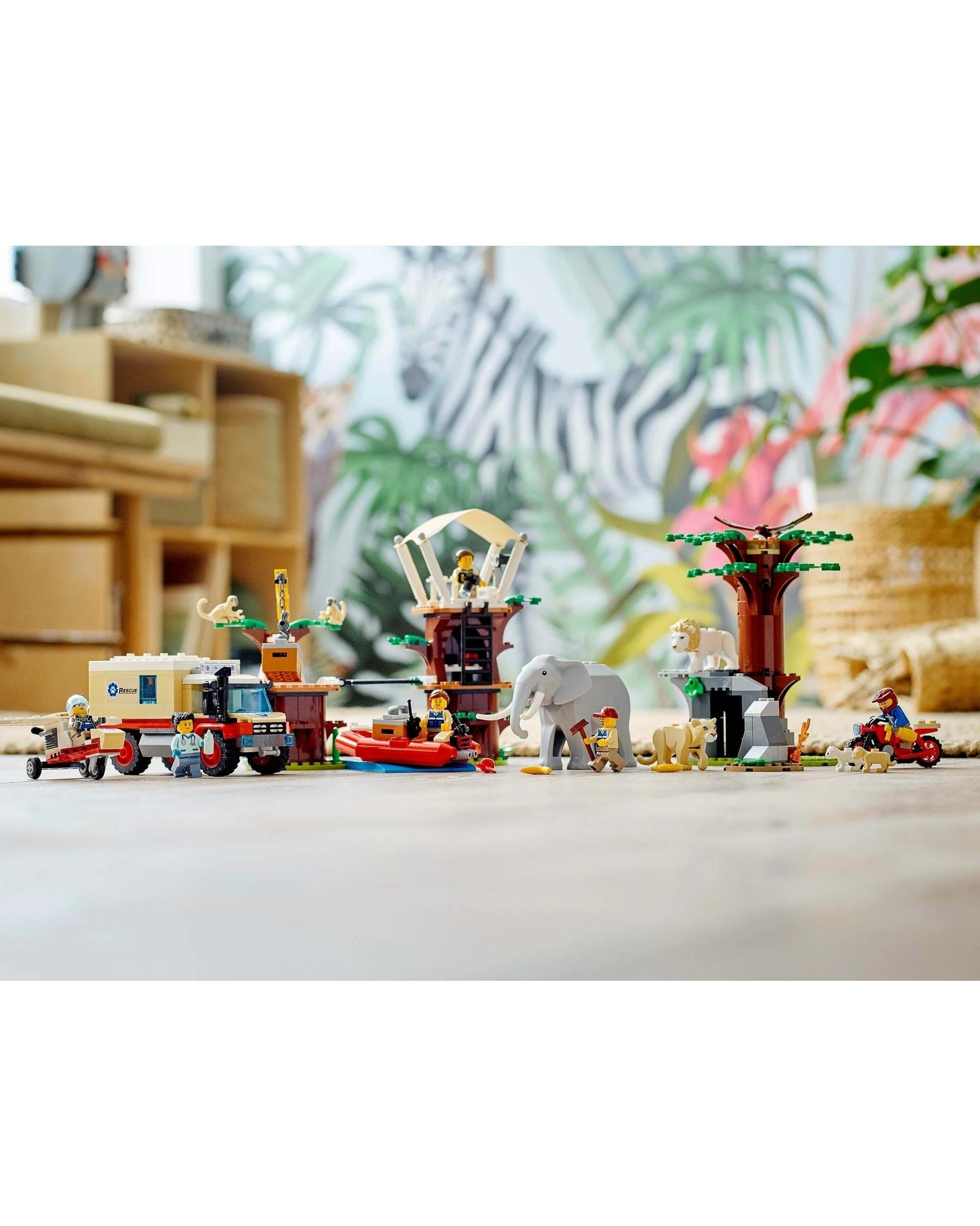 3 LEGO 60307 Wildlife Rescue Camp - Animals, Vehicles & Minifigures, 3 of 5