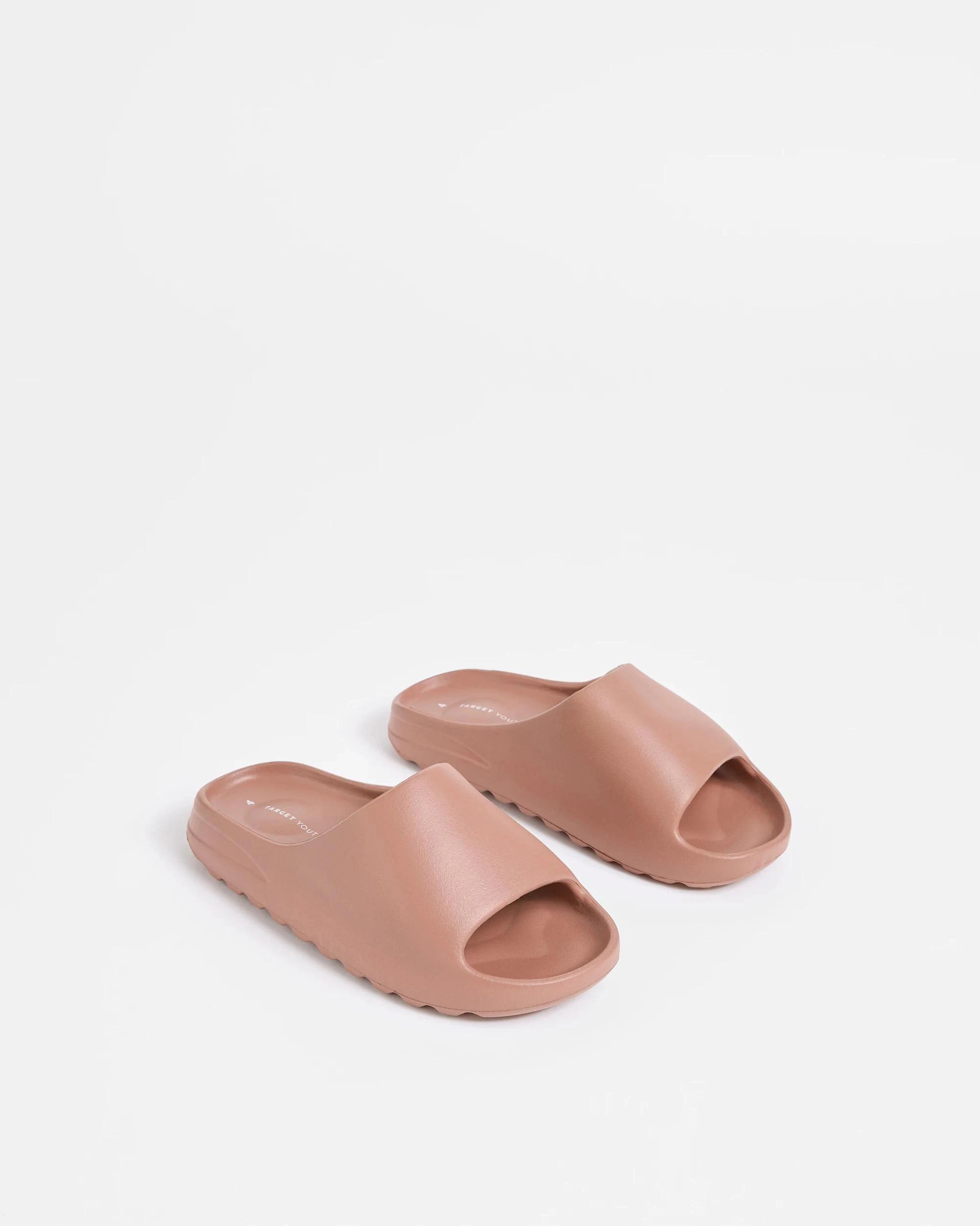 2 Target Girls Senior Moulded Pool Slides CHOCOLATE, 2 of 3