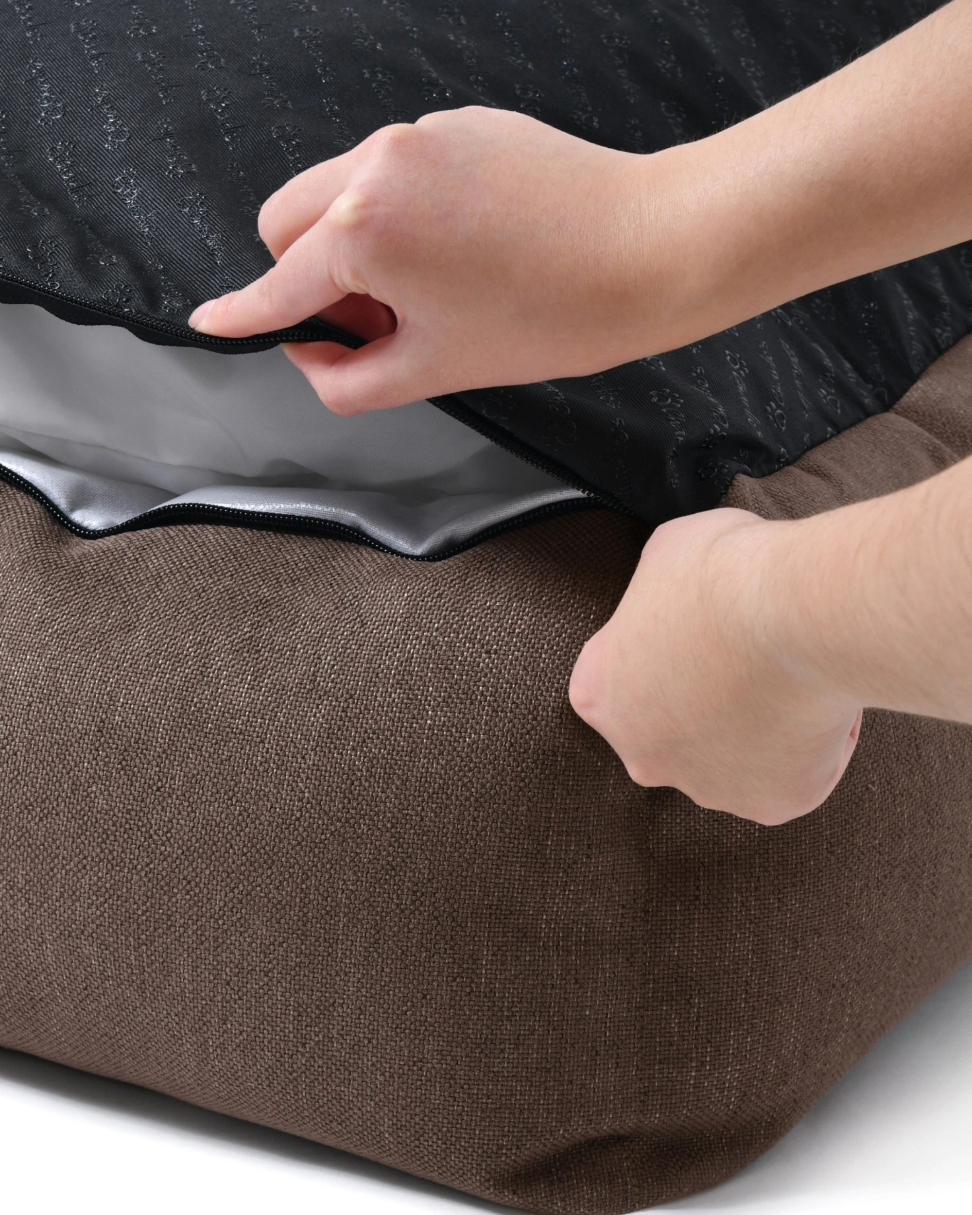 4 Charlie's Brooksy Woven Dog Bed Medium - Chocolate, 4 of 10