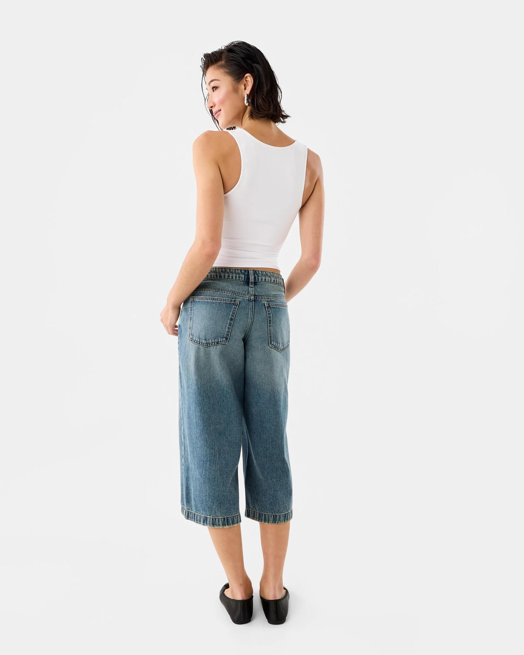 4 Contour V-Neck Shelf Tank White, 4 of 8
