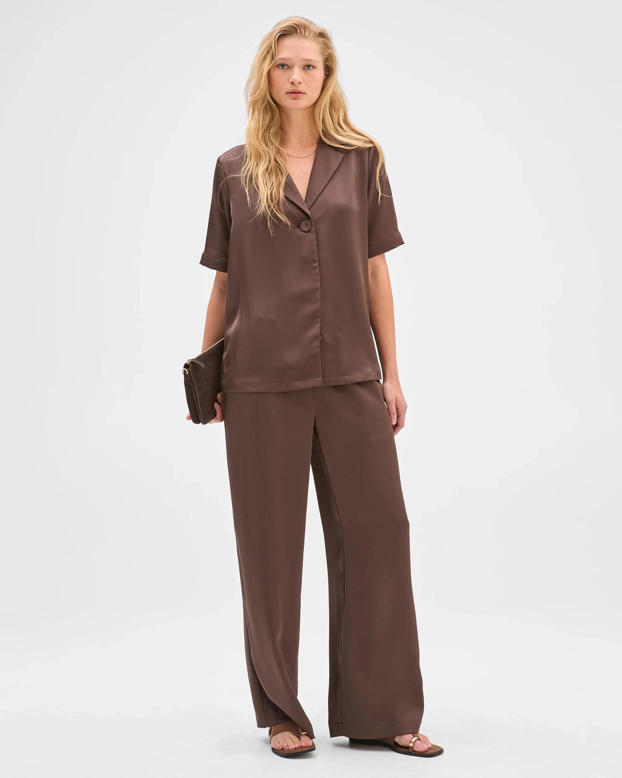 2 Preview Satin Short Sleeve Shirt GANACHE, 2 of 9