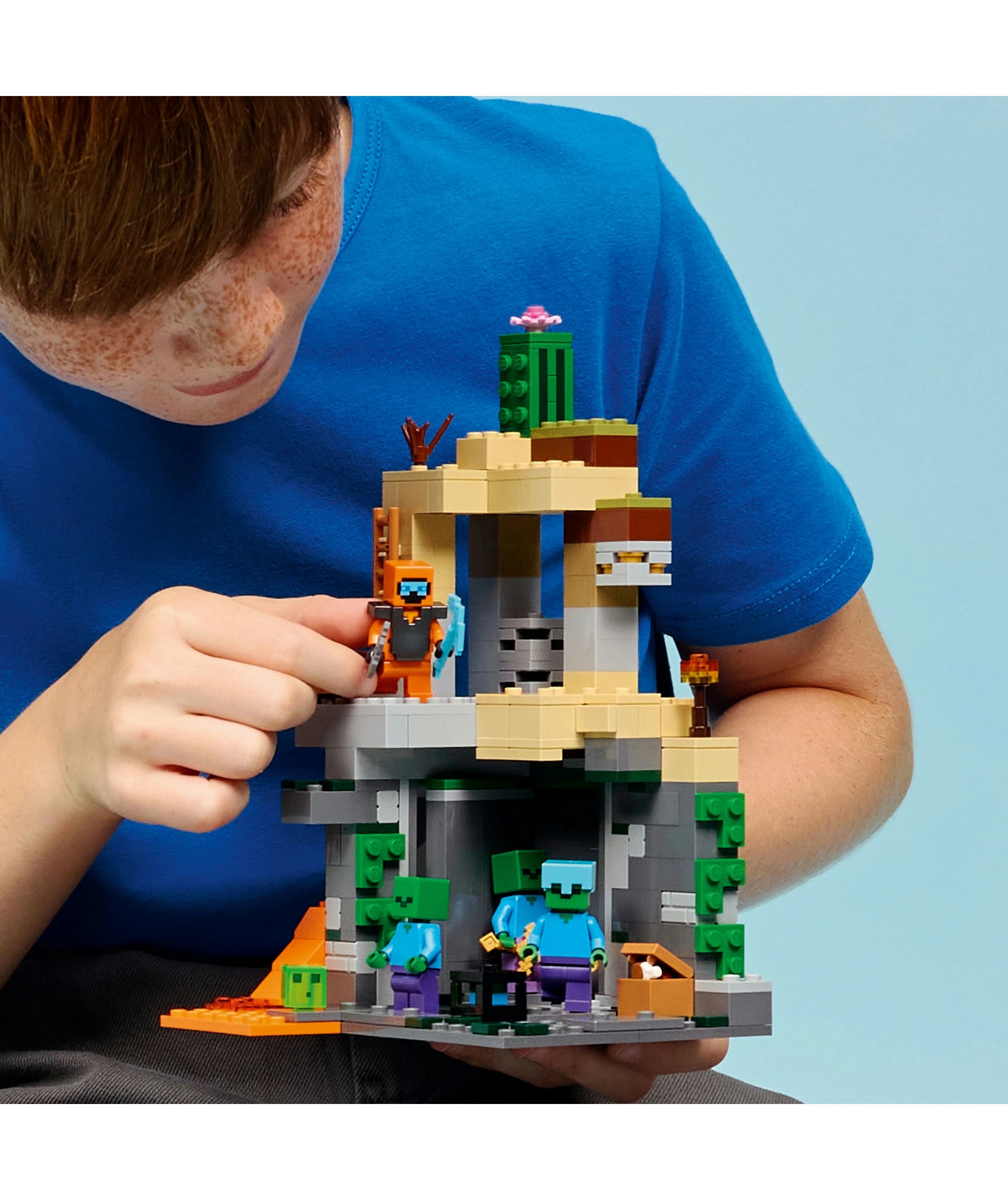 8 LEGO Minecraft Zombie Dungeon 21587, 8 of 10