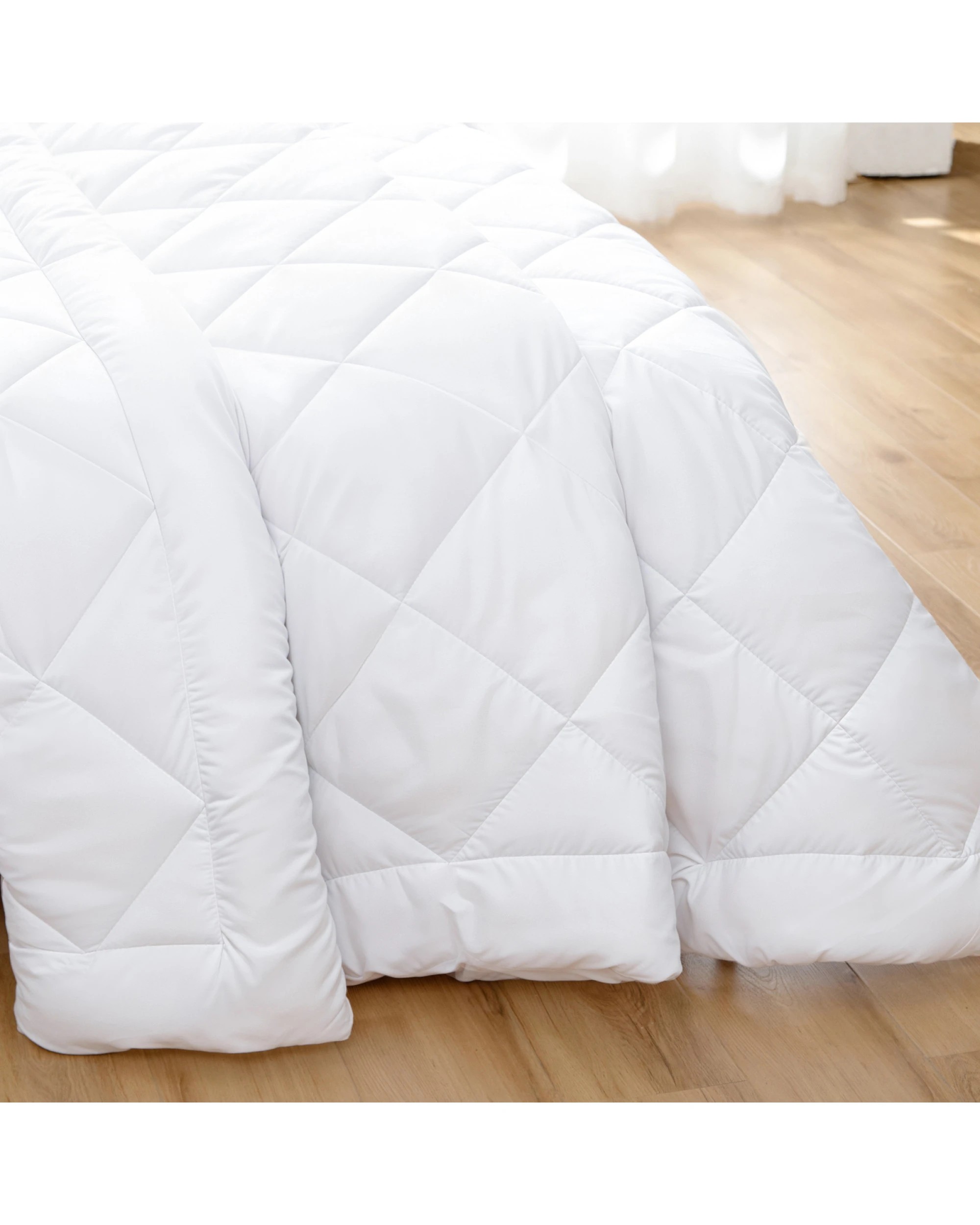 5 Hacienda Microfiber/Bamboo Blend, Hypoallergenic & Antibacterial Quilt - Queen, 5 of 7
