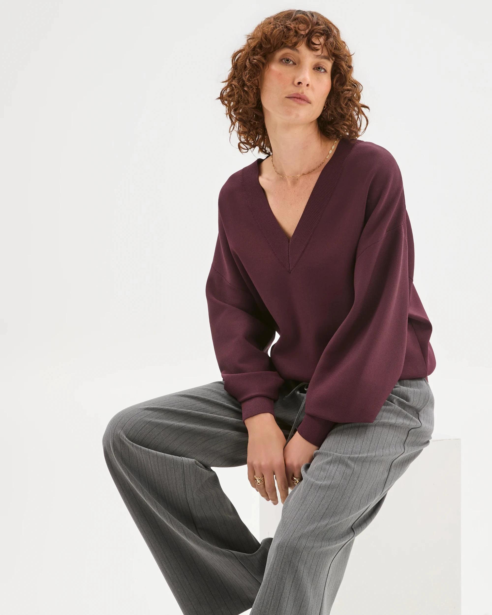 1 Preview Crepe Knit V-Neck Sweater PINOT, 1 of 6