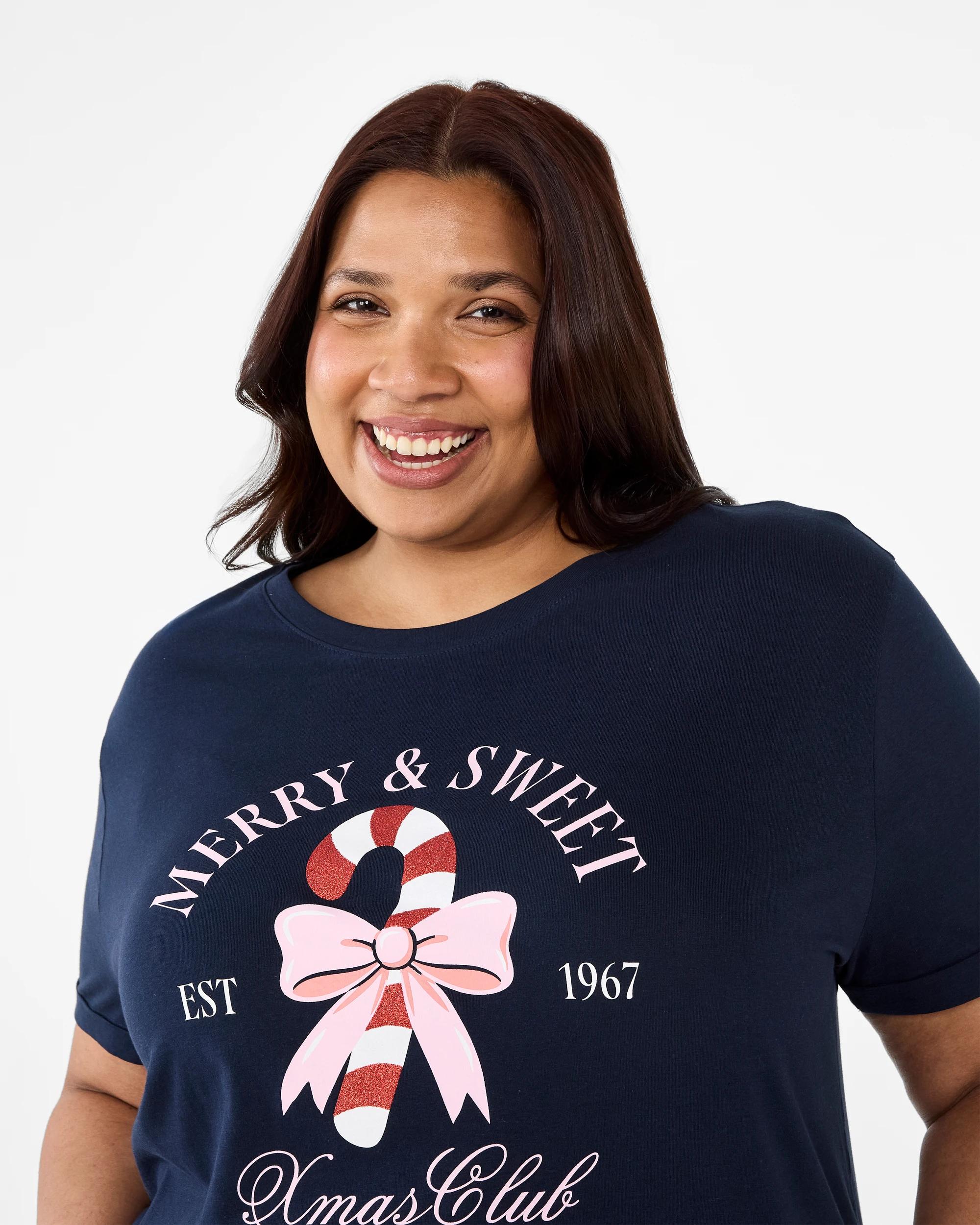 4 Curve Short Sleeve Christmas T-shirt Merry Nvy, 4 of 5