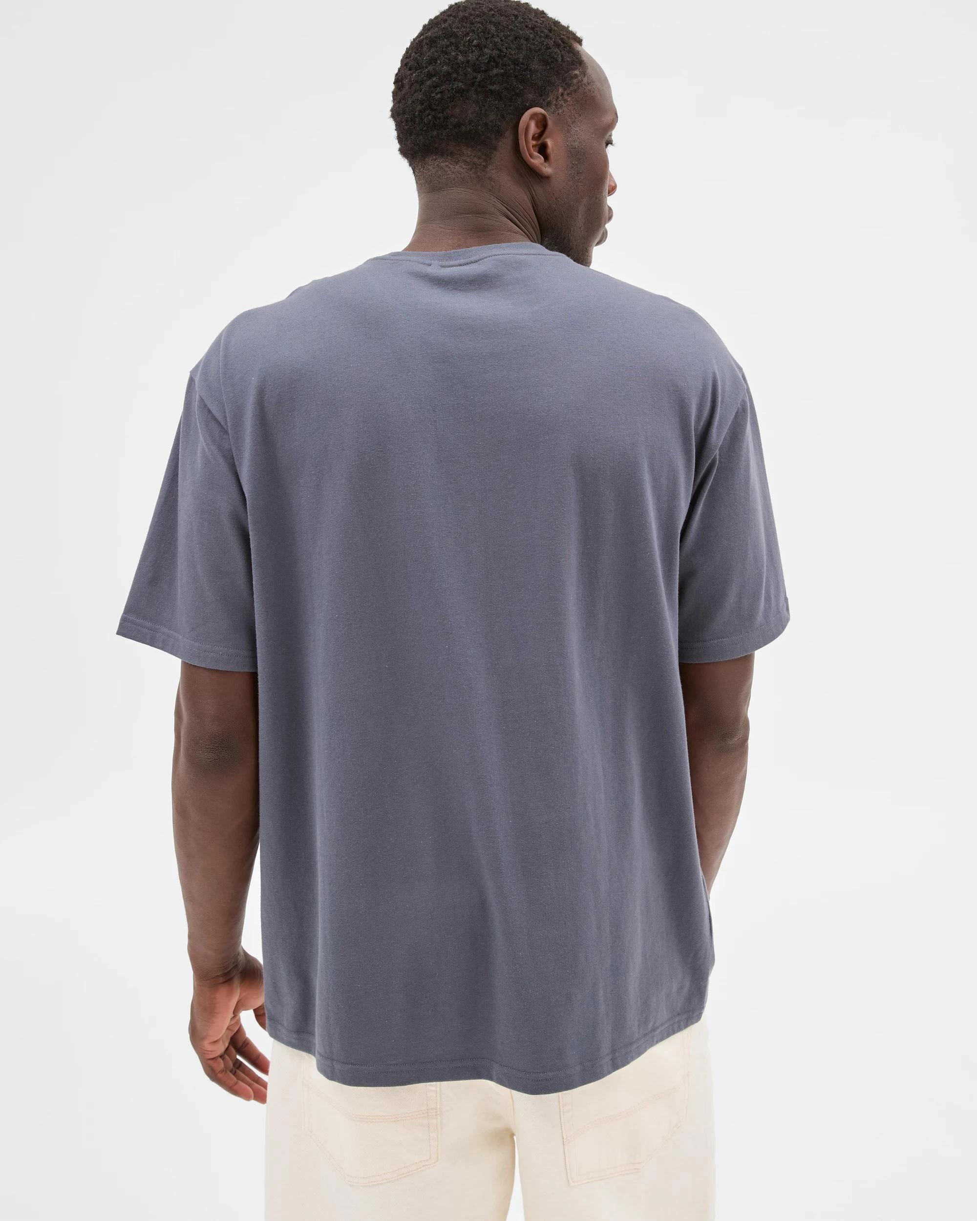 5 Licensed UCLA Crest T-Shirt BLACK, 5 of 6