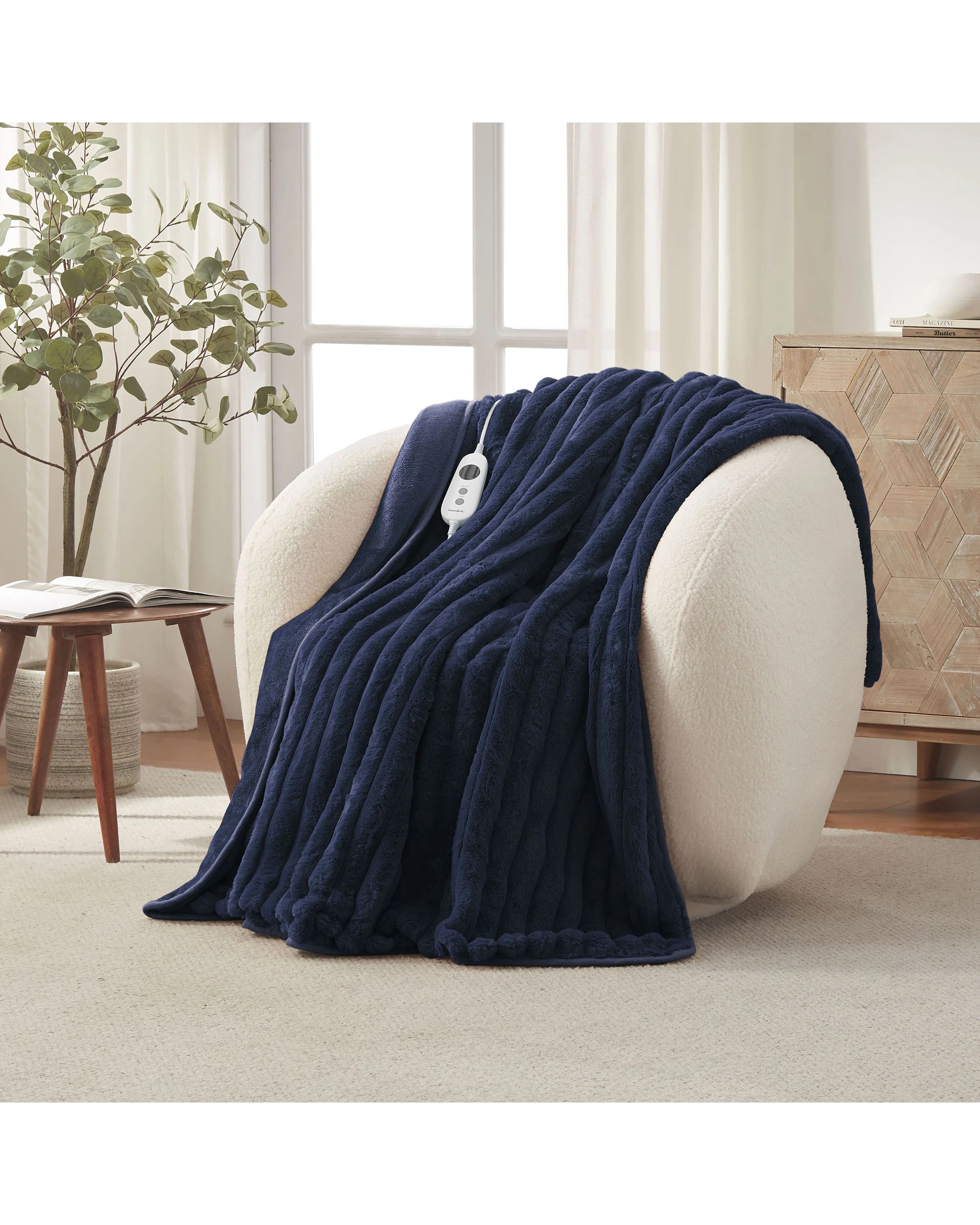 1 Dreamaker Cirra Chunky Embossed Fleece Heated Throw 130x160cm - Midnight Blue, 1 of 10