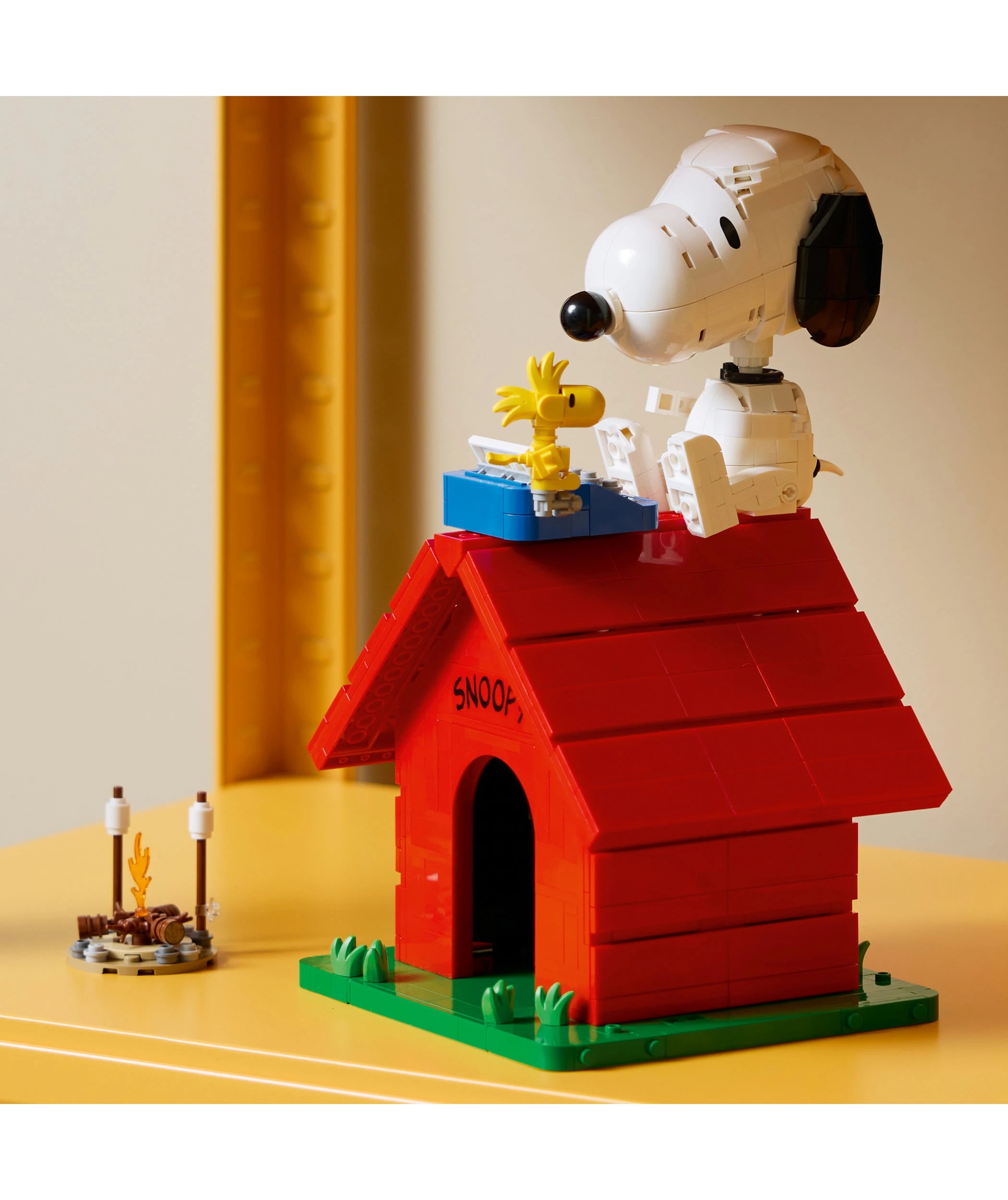 8 LEGO Ideas Peanuts: Snoopy's Doghouse 21368, 8 of 9