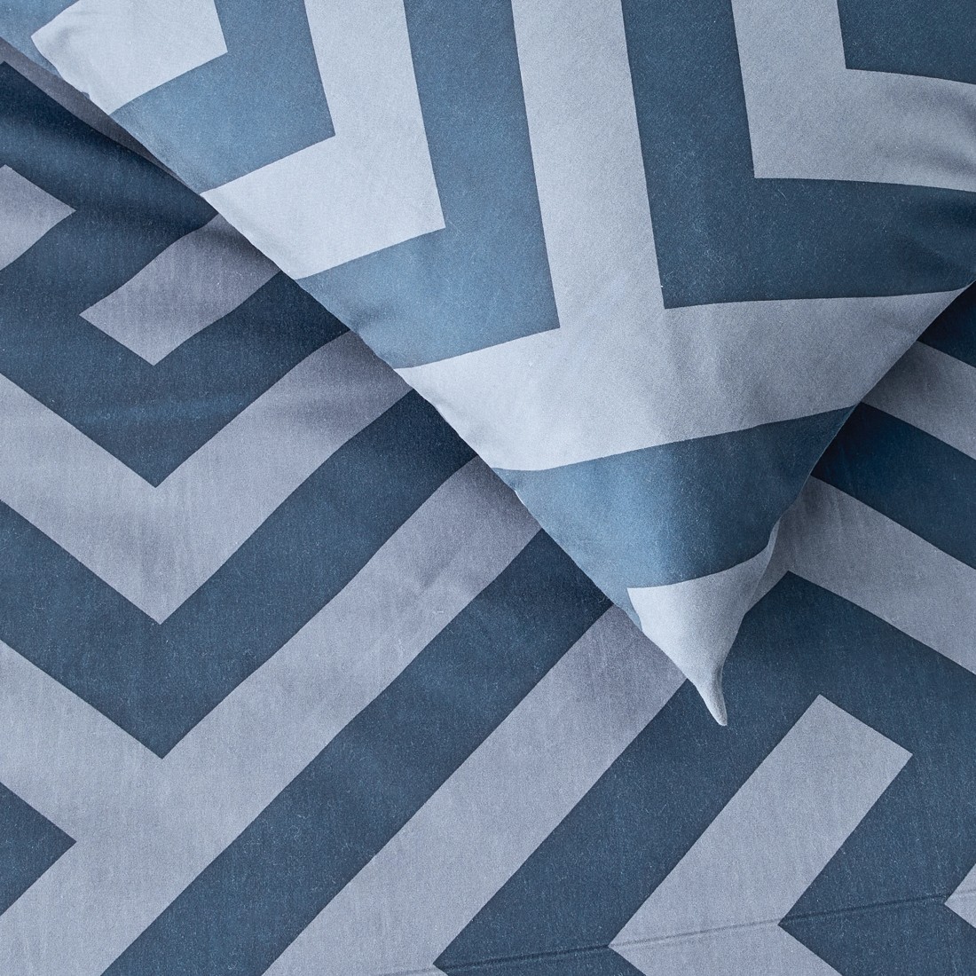 3 Saxon Quilt Cover Set - Single Bed, Dark Blue, 3 of 6