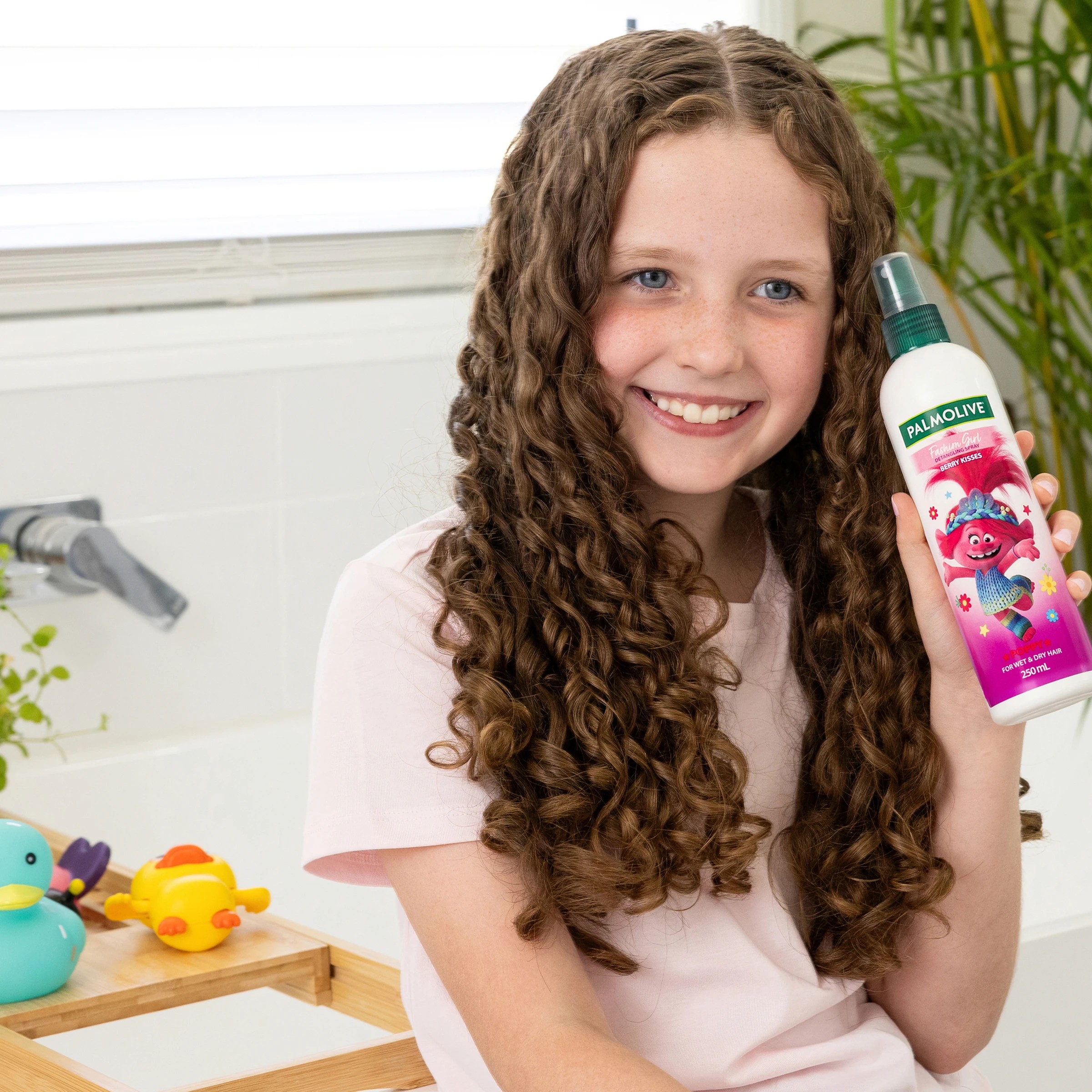 3 Palmolive Fashion Girl Detangling Spray - 250ml, Rose Kisses, 3 of 10