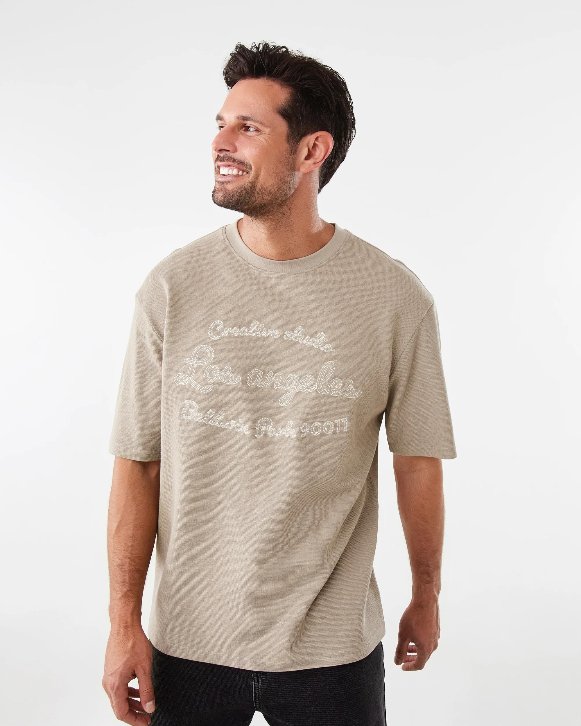 1 Textured Print T-shirt Bge Los, 1 of 7