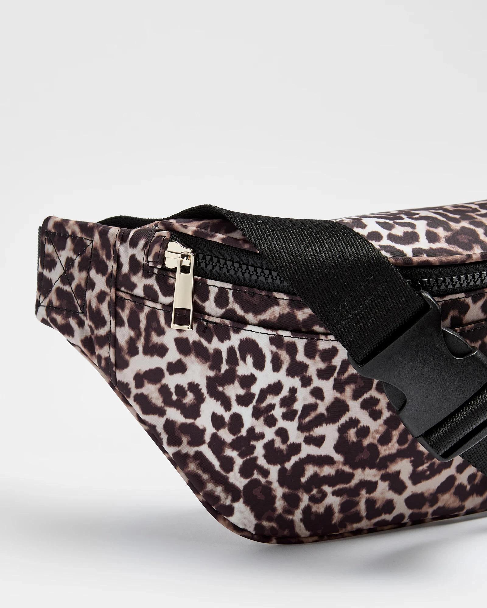 2 Target Front Pocket Bumbag LEOPARD, 2 of 2
