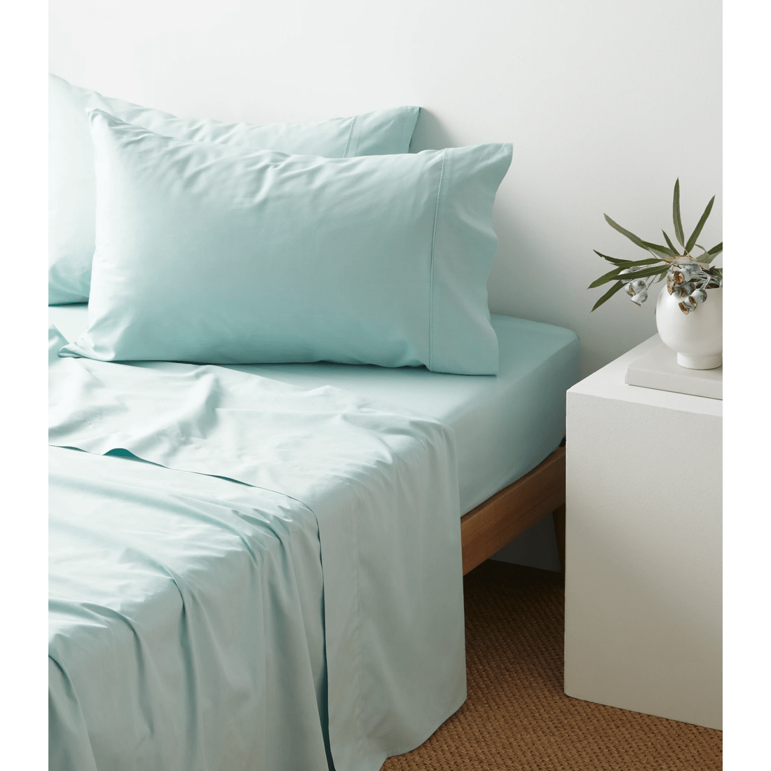 1 Target Australian Cotton 250 Thread Count Sheet Set
 - King Bed
 - Green, 1 of 2