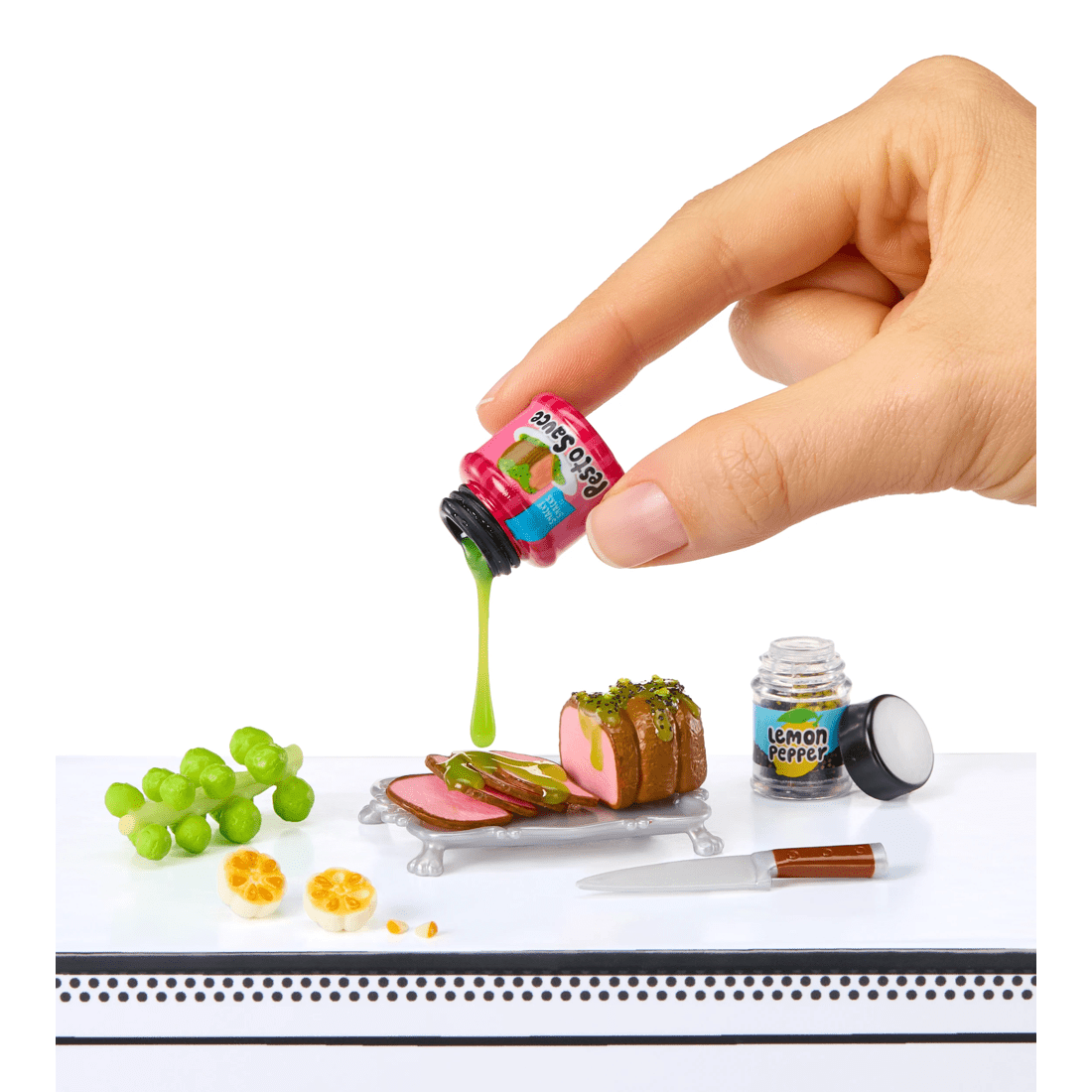 4 MGA’s Miniverse: Make It Mini Holiday Theme (Dr. Seuss Grinch) - Assorted, 4 of 7