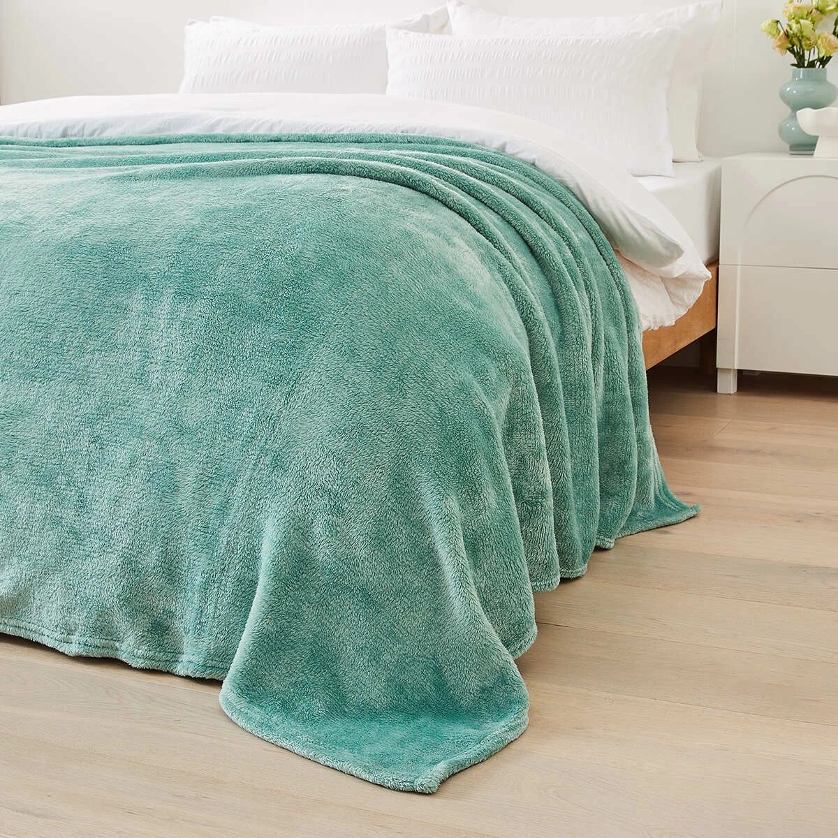 3 Plush Blanket - Single Bed, Green, 3 of 6