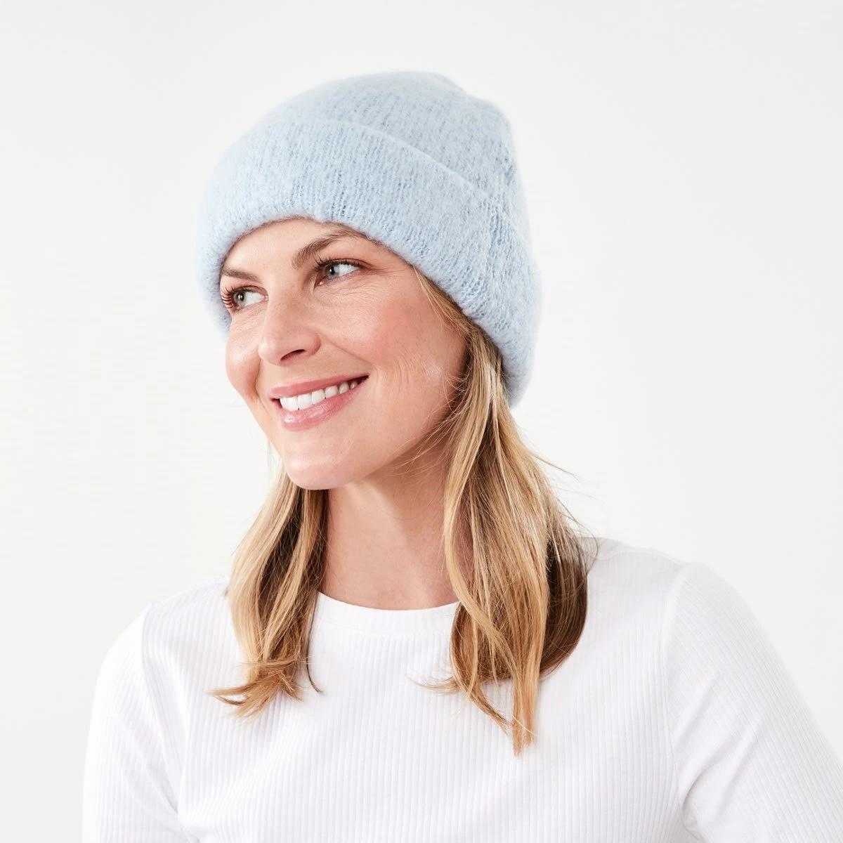 4 Fluffy Beanie Blu Skyway, 4 of 4